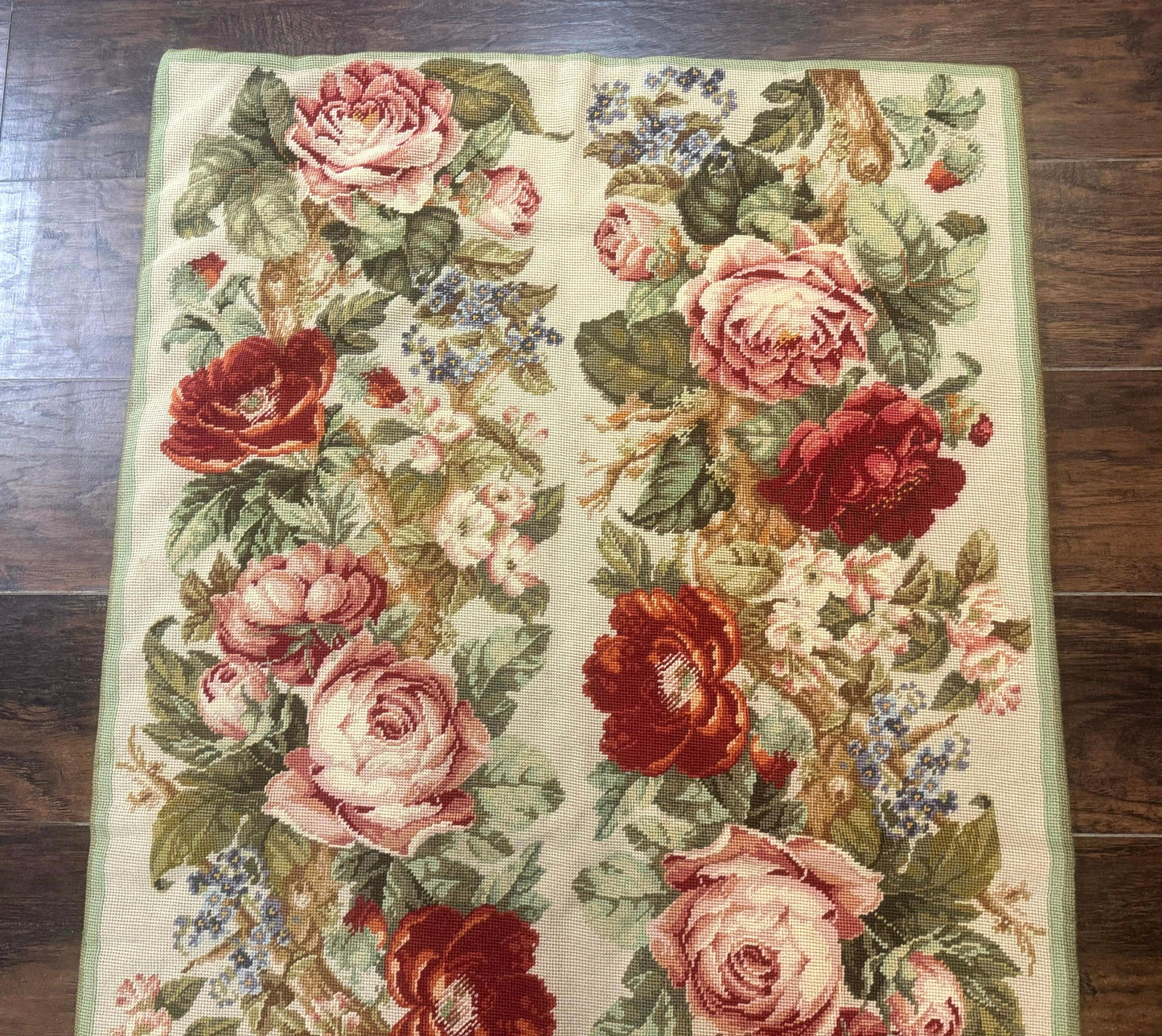Small Needlepoint Rug 2.8 x 4.7, Floral, Vintage - Nuvé