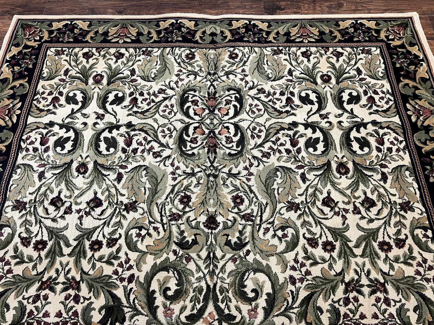 Oriental Rug 8x11, Floral Pattern, Ivory and Black - Nuvé