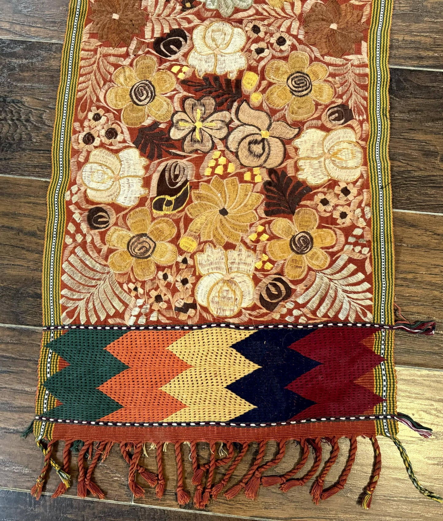 Vintage Table Runner 1.5 x 7.5, Floral - Nuvé