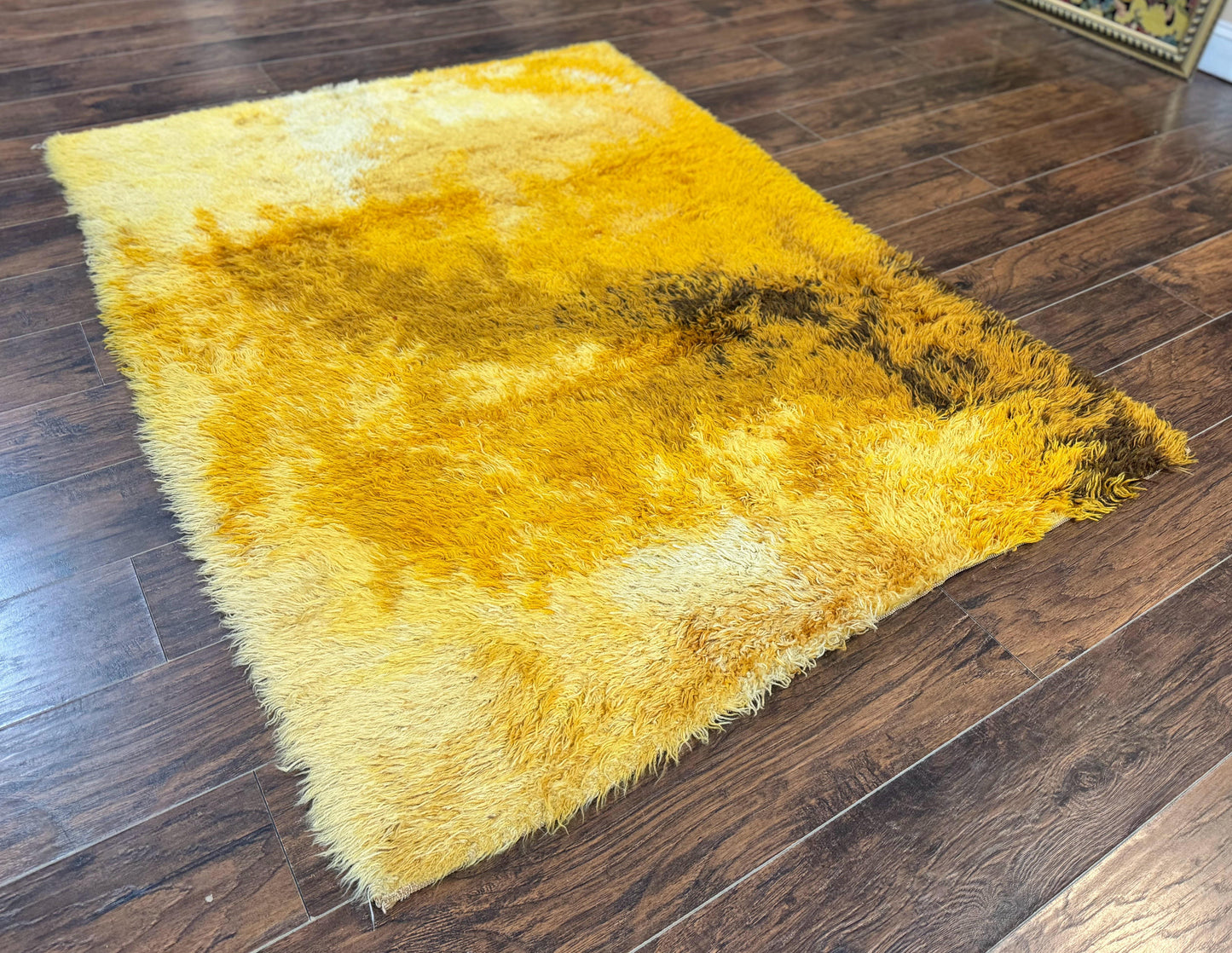 Rya Shag Rug 4.6 x 6, Shades of Yellow, Mid Century Vintage Carpet - Nuvé