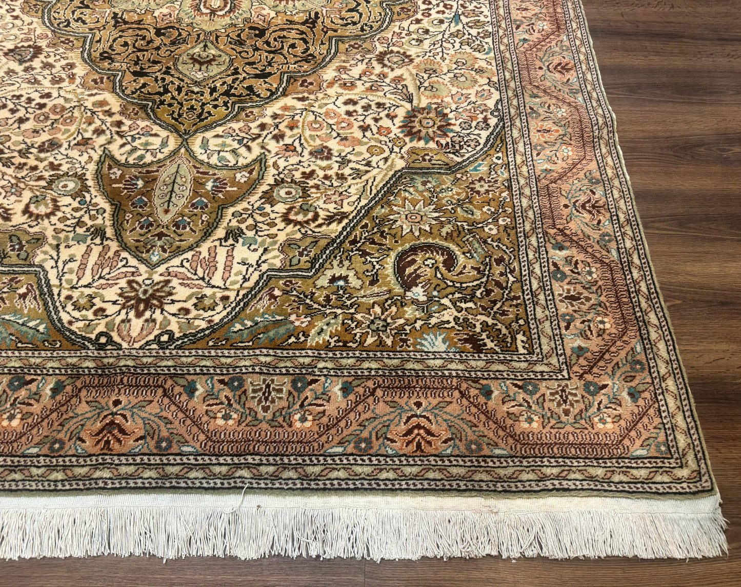 Turkish Sivas Rug 6x9, Floral Medallion, Vintage Handmade Wool Carpet - Nuvé