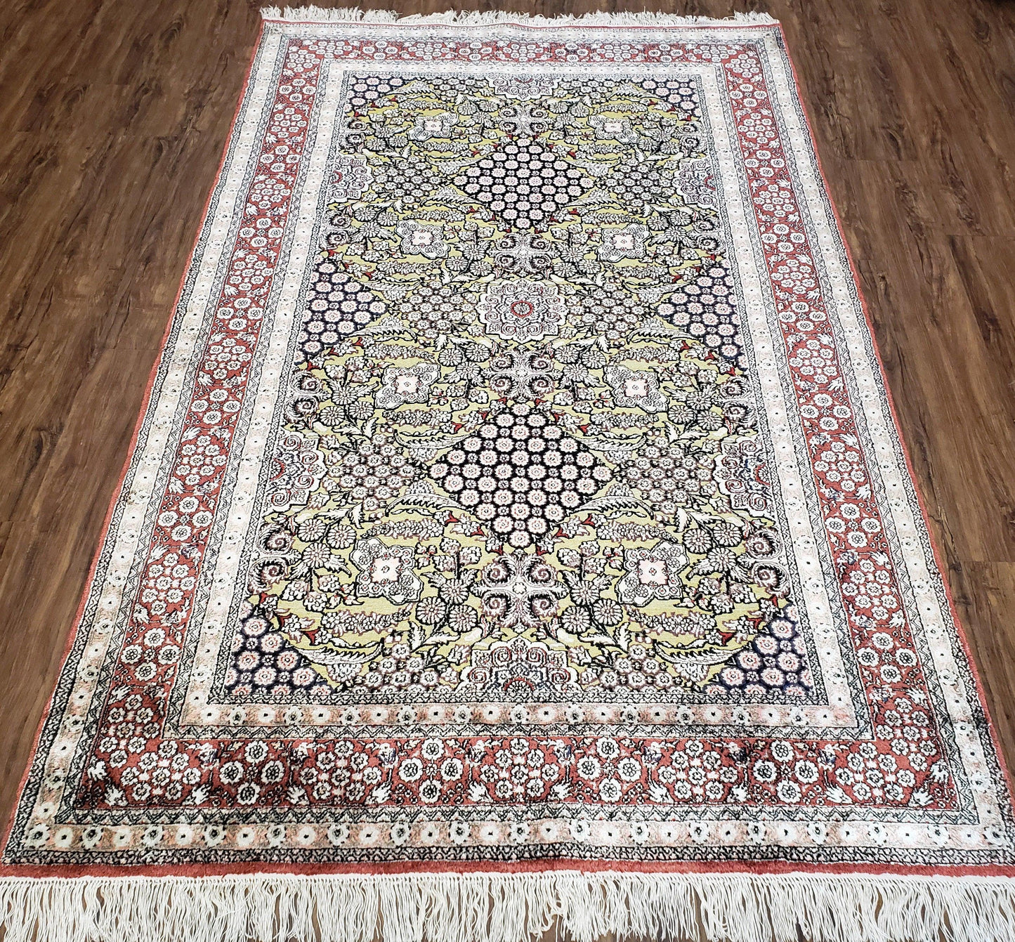 5x8 Indian Kashmiri Silk Rug with Gold Threads - Nuvé