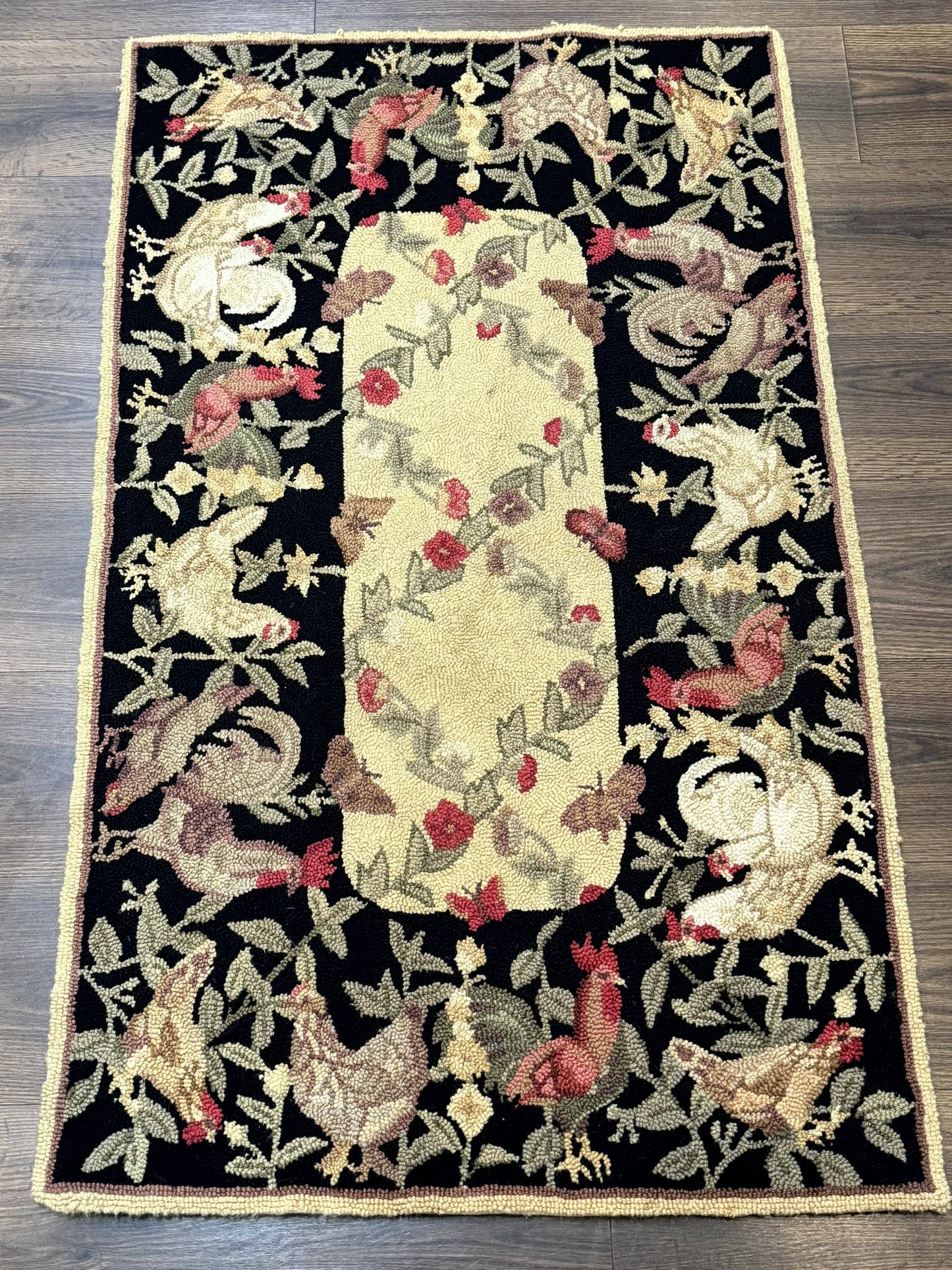Small Vintage Hooked Rug, Roosters, Handmade, Wool - Nuvé