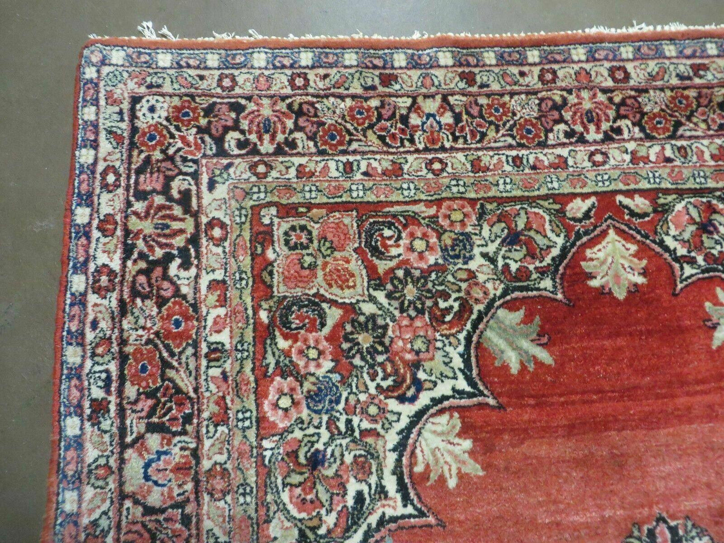 Antique Persian Sarouk Rug 5x8, Red, Semi Open Field, Hand Knotted, Wool - Nuvé