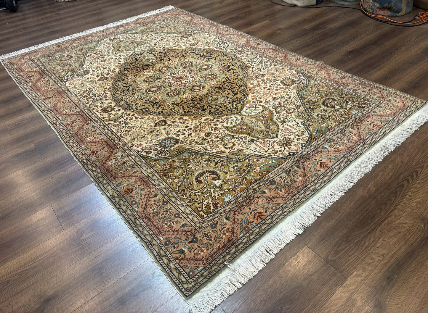 Turkish Sivas Rug 6x9, Floral Medallion, Vintage Handmade Wool Carpet - Nuvé