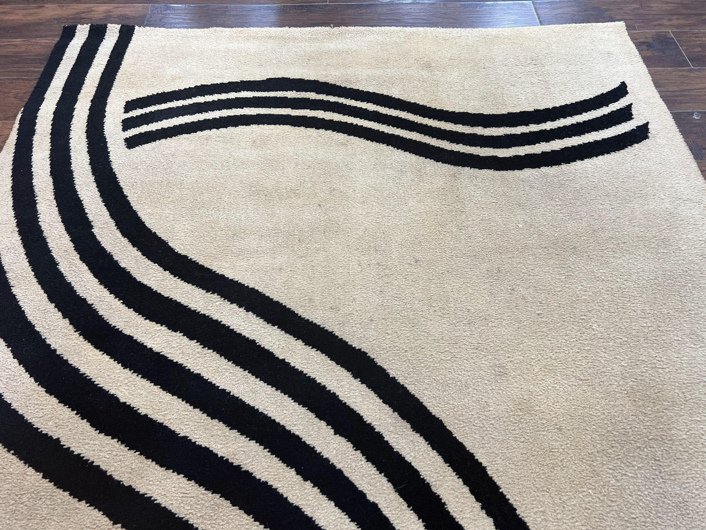 Modern Rug 6x9, Cream and Black, Abstract Pattern - Nuvé