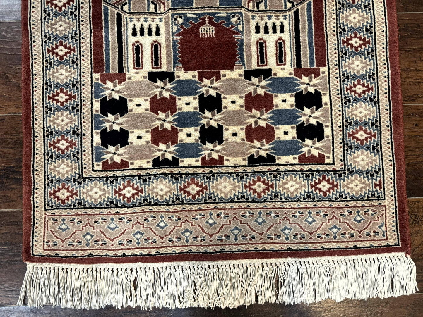 Small Pakistani Bokhara Prayer Rug 2.7 x 4 - Nuvé