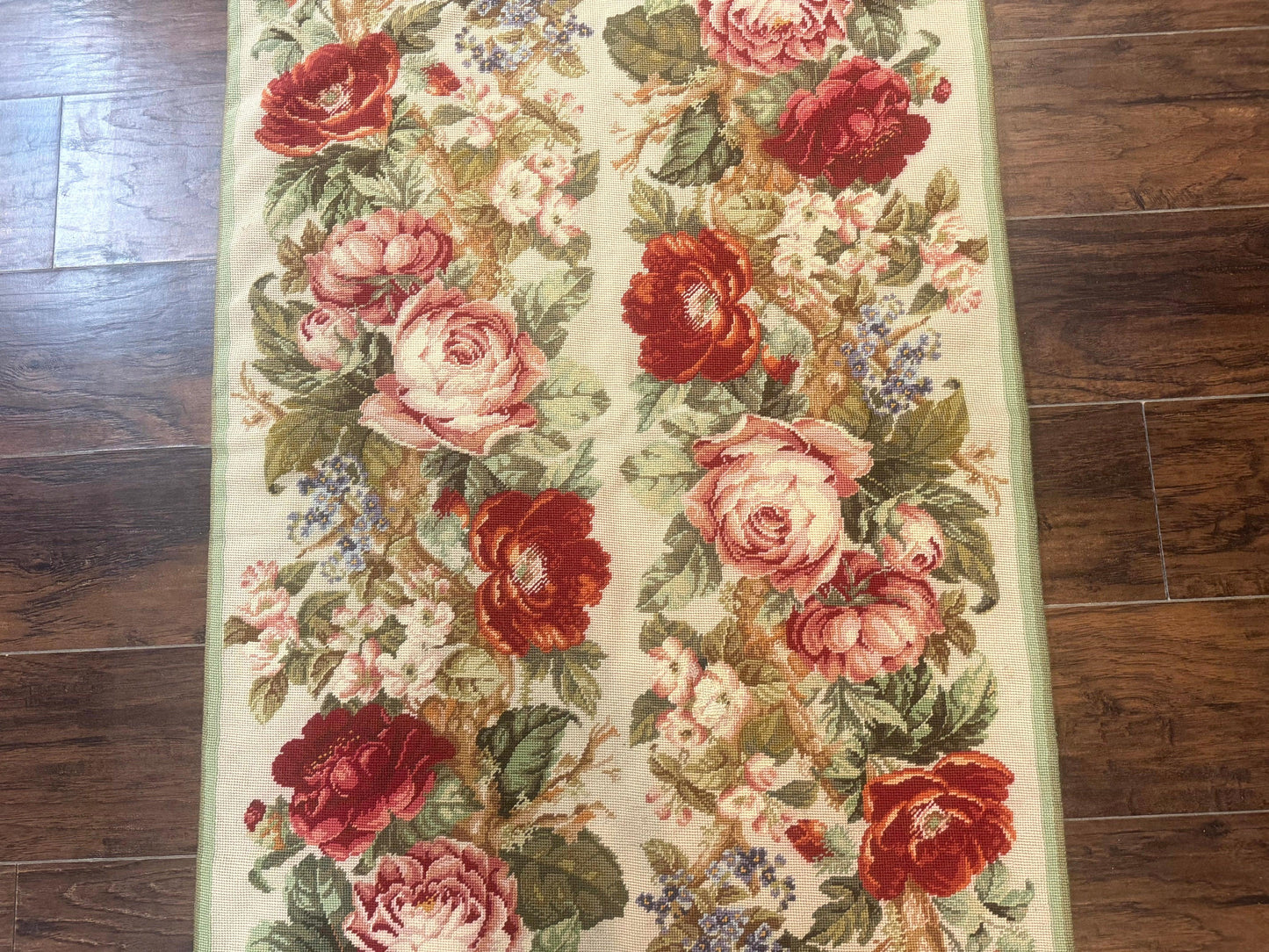 Small Needlepoint Rug 2.8 x 4.7, Floral, Vintage - Nuvé
