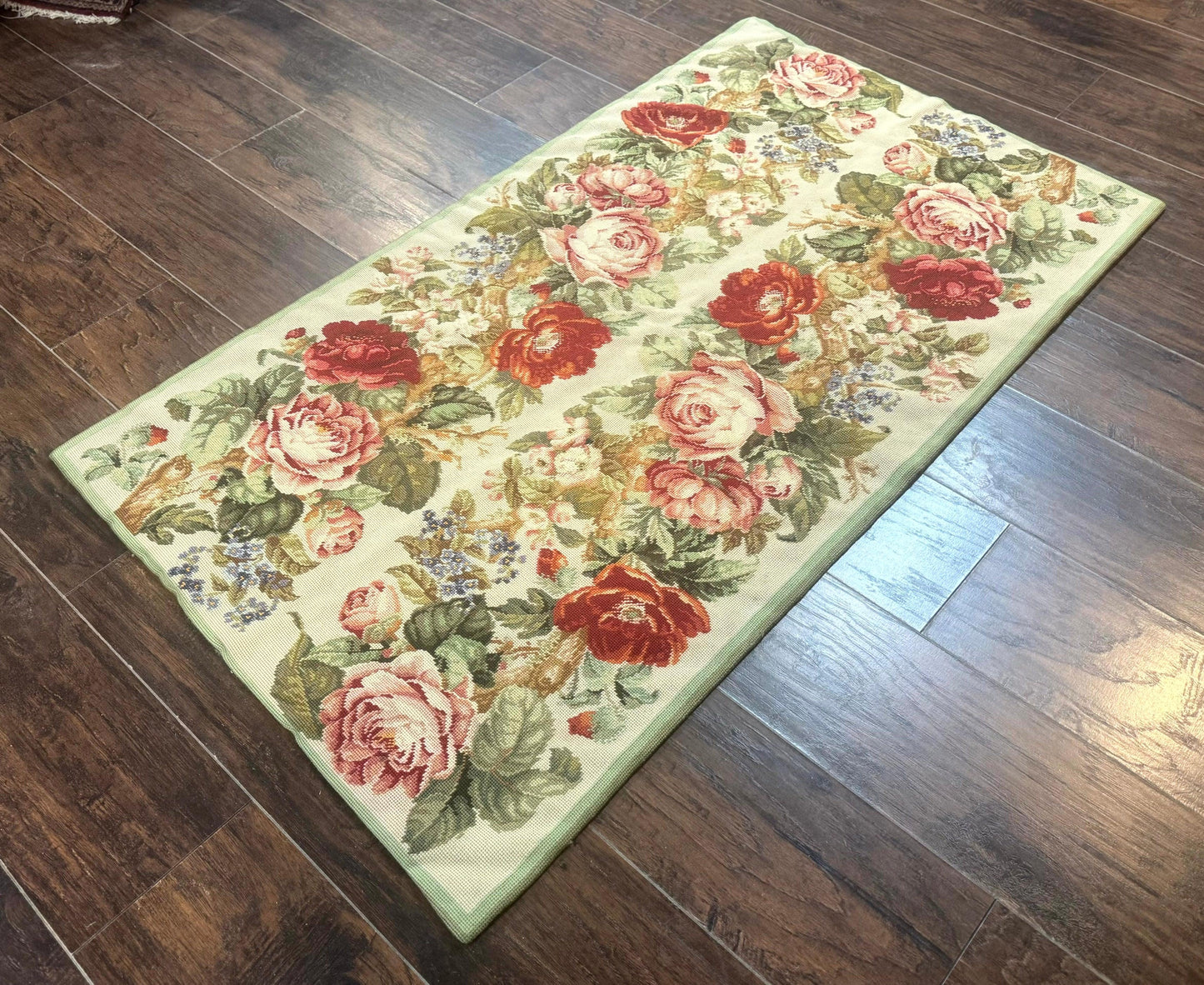 Small Needlepoint Rug 2.8 x 4.7, Floral, Vintage - Nuvé