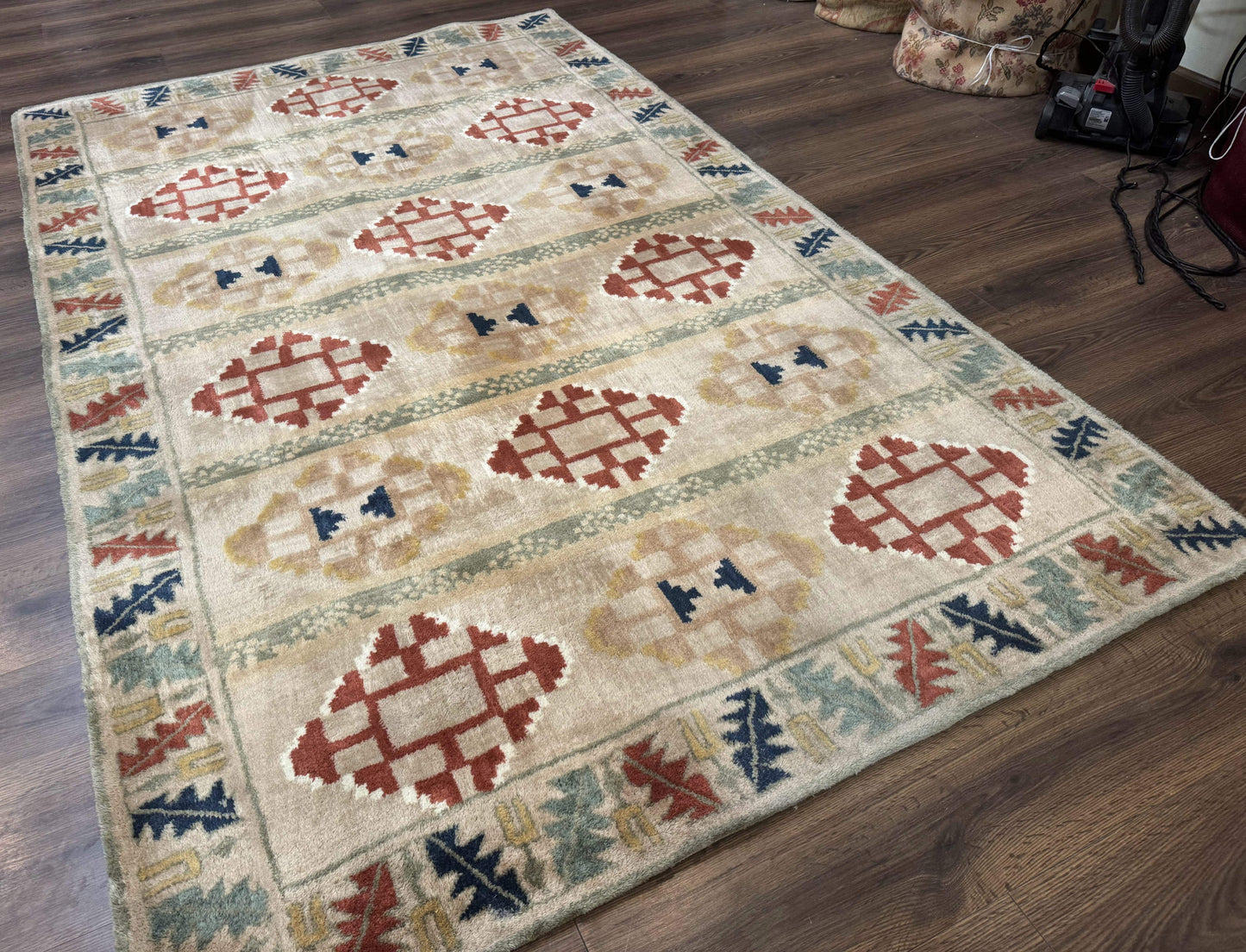 Geometric Design Area Rug 5x8, Beige and Rust Red - Nuvé