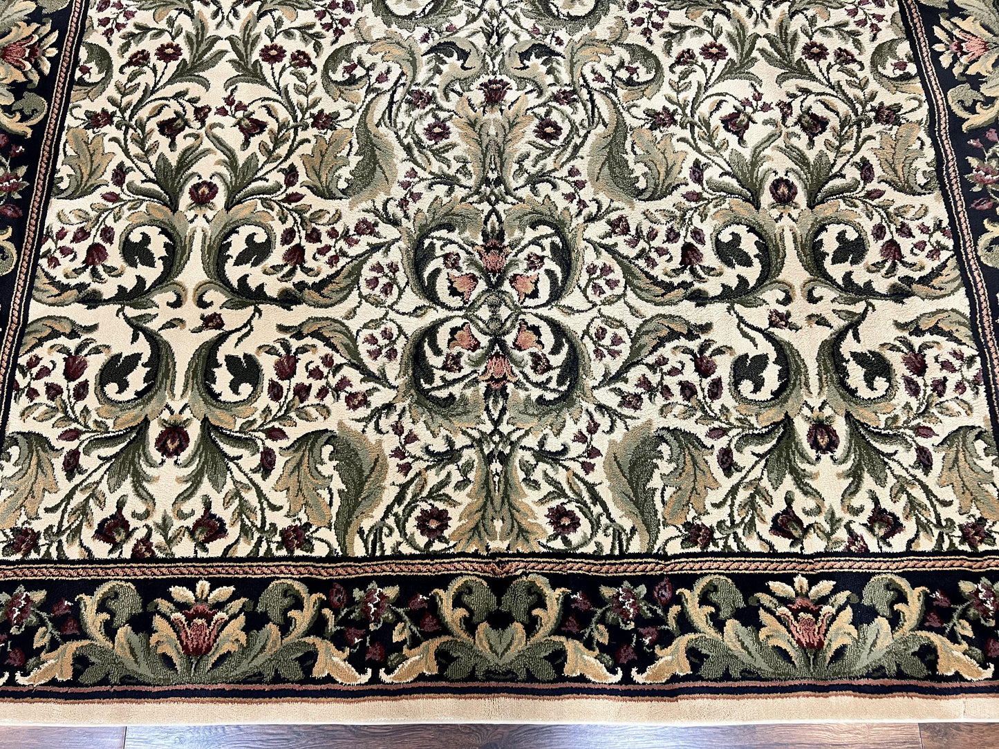 Oriental Rug 8x11, Floral Pattern, Ivory and Black - Nuvé