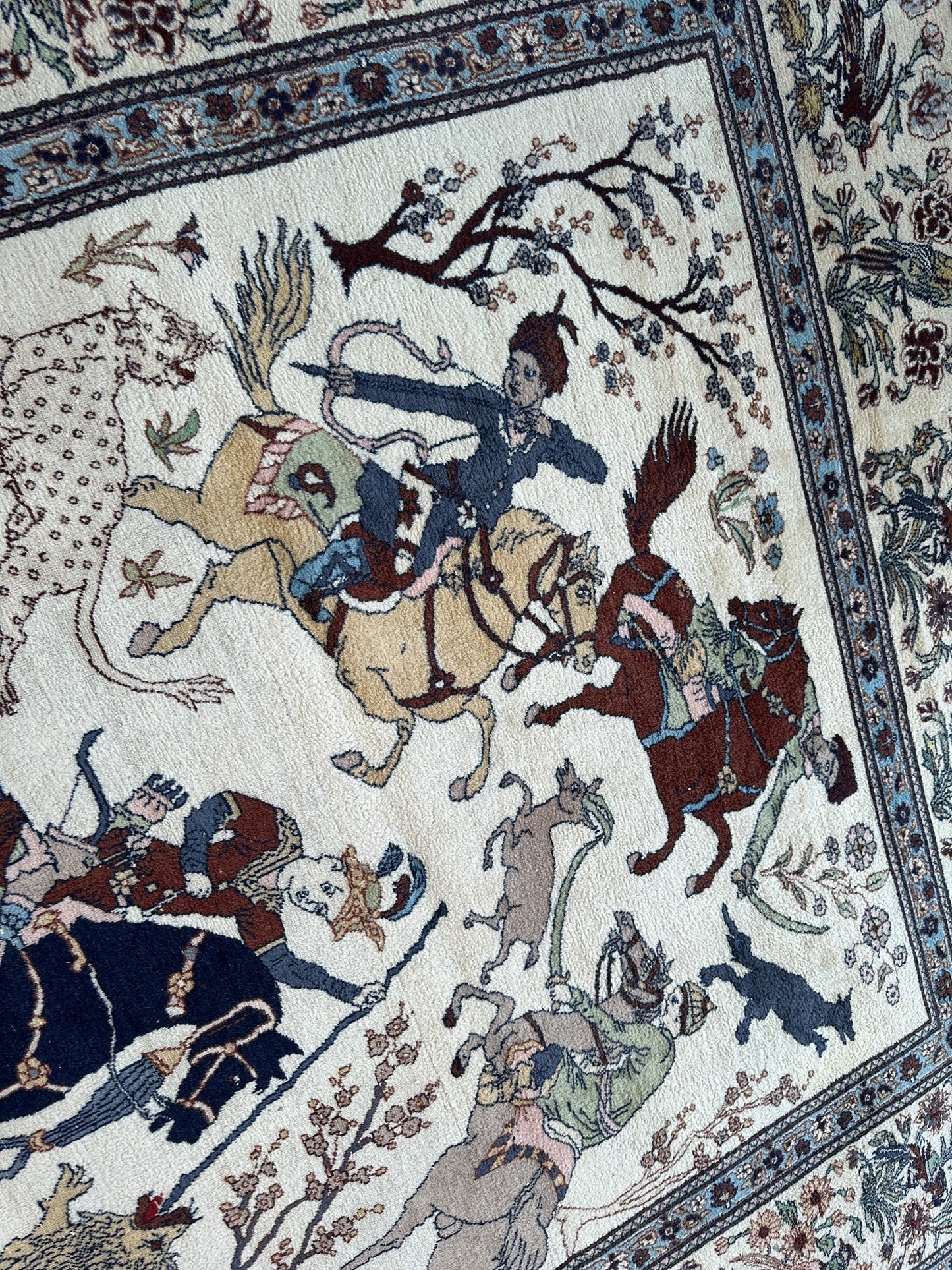 Hand-Knotted Lahore Hunting Scene Wool Rug – 8’ x 11’3” – Vintage 1950s Persian-Style Masterpiece - Nuvé