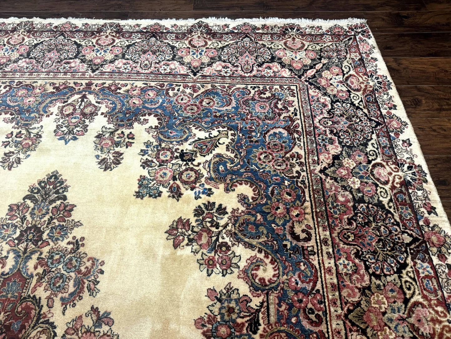Persian Sarouk Rug 9x12, Ivory & Blue, Semi Open Field - Nuvé