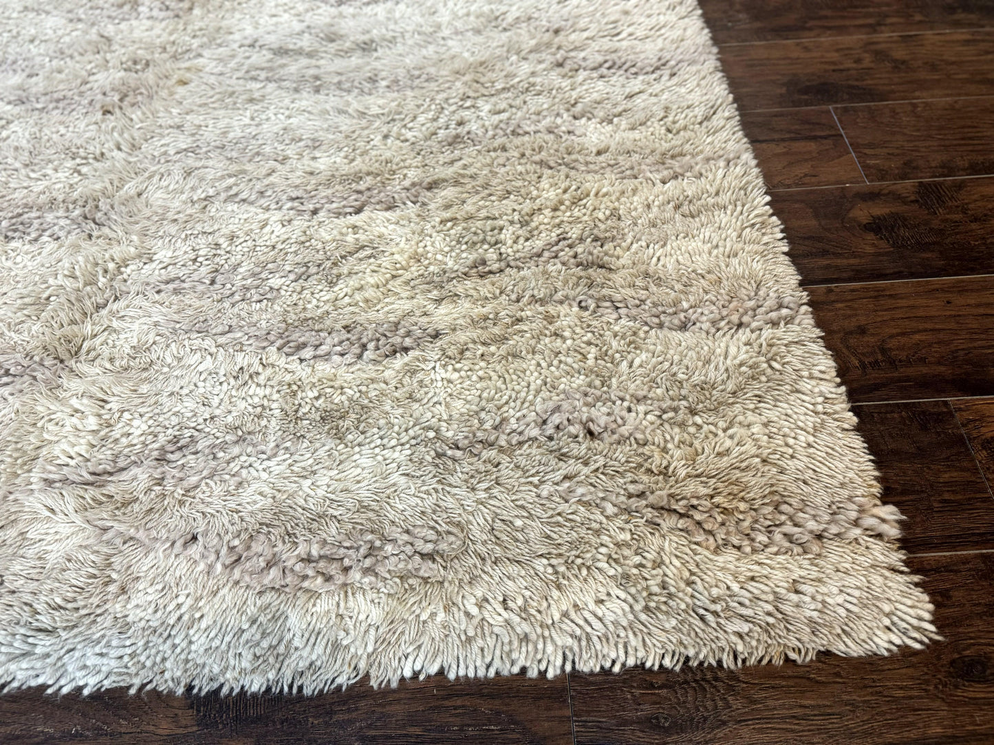 European Rya Shag Rug 6.6 x 9.7, Beige, Fluffy Vintage Area Rug - Nuvé