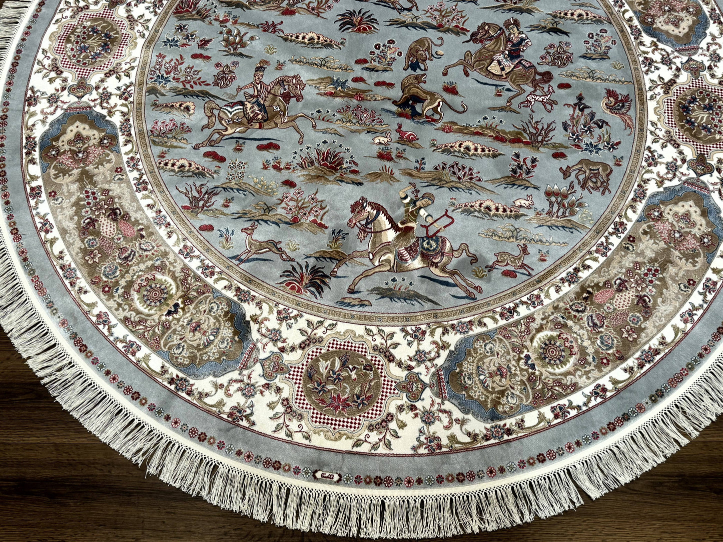 Round Silk Rug 6x6, Hunting Design, Bamboo Silk, Animal Pictorials - Nuvé