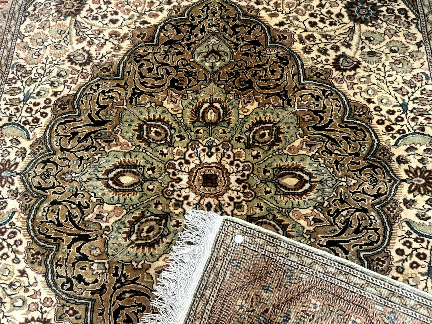 Turkish Sivas Rug 6x9, Floral Medallion, Vintage Handmade Wool Carpet - Nuvé