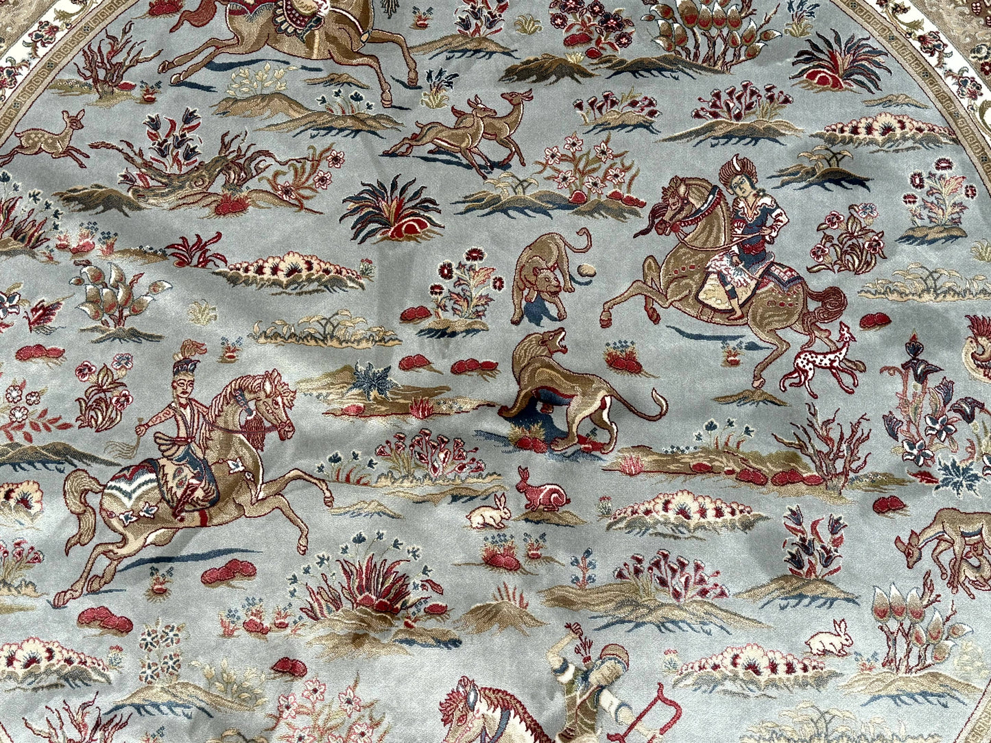 Round Silk Rug 6x6, Hunting Design, Bamboo Silk, Animal Pictorials - Nuvé