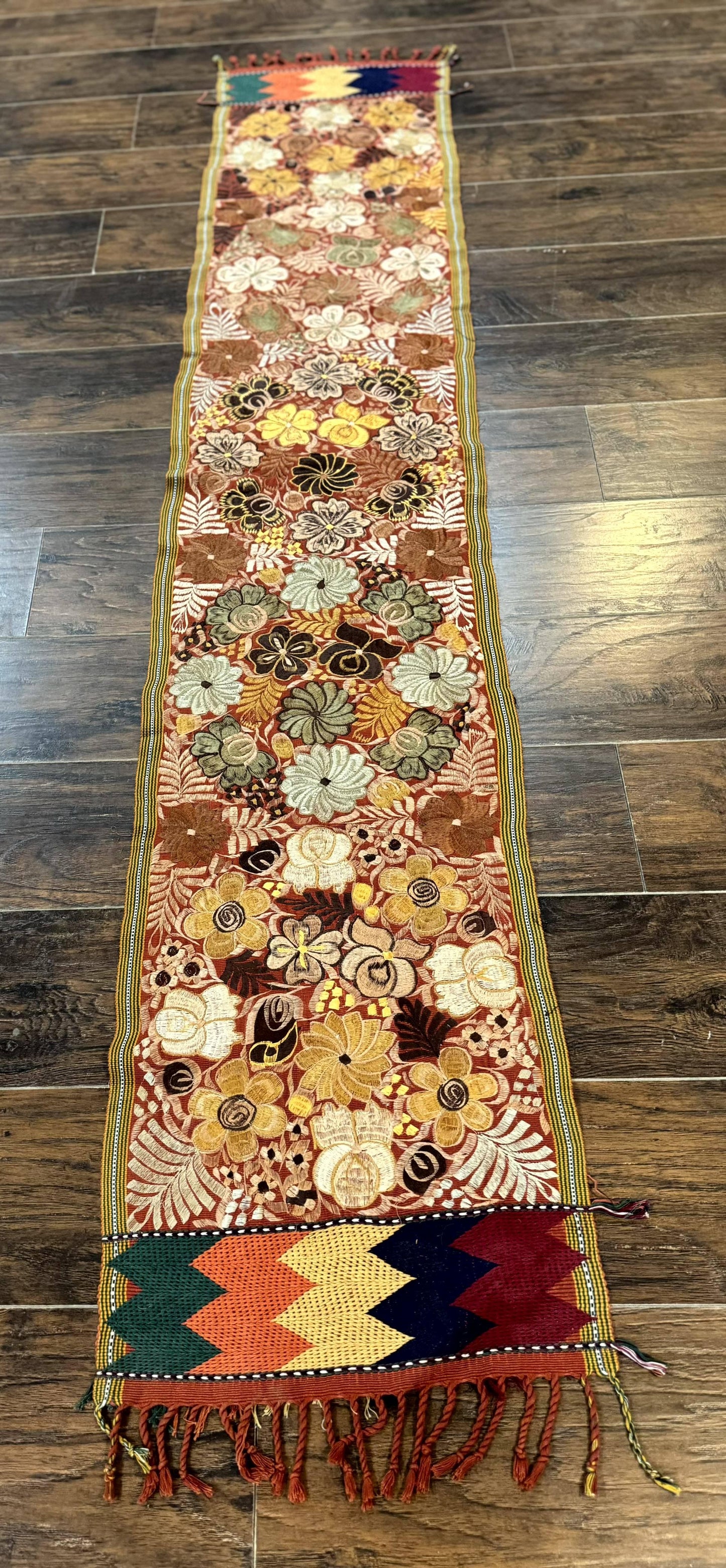 Vintage Table Runner 1.5 x 7.5, Floral - Nuvé
