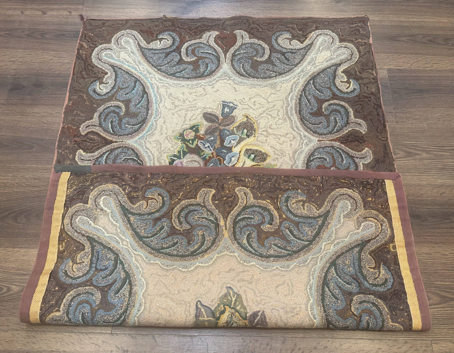 Antique American Hooked Rug 3 x 4.6, Vintage, Floral - Nuvé