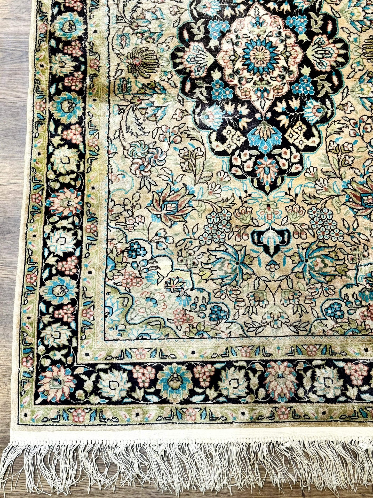Indian Kashmiri Silk Rug 3x5, Floral Medallion, Fine 200 KPSI - Nuvé