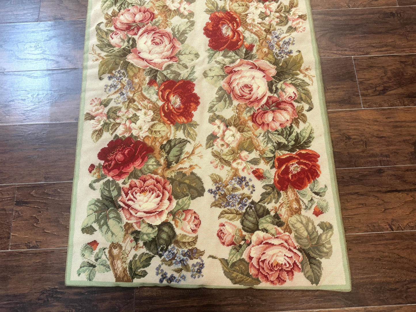 Small Needlepoint Rug 2.8 x 4.7, Floral, Vintage - Nuvé