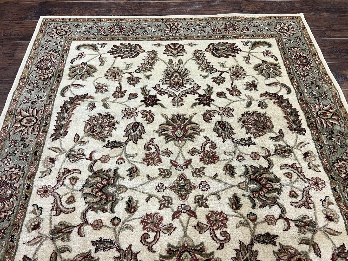 Floral Oriental Rug 5x7, Turkish Power Loomed Carpet, Traditional Design - Nuvé