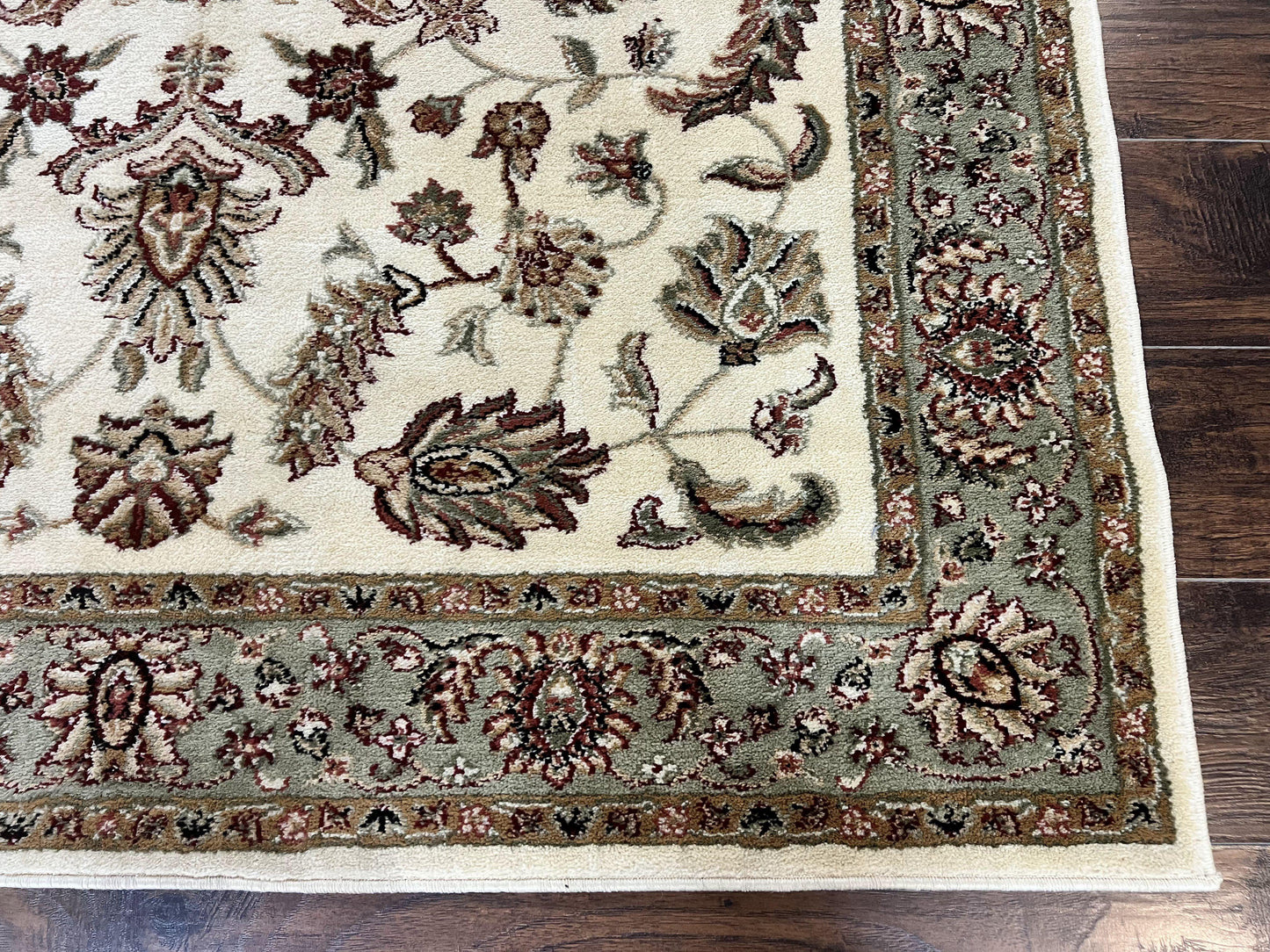 Floral Oriental Rug 5x7, Turkish Power Loomed Carpet, Traditional Design - Nuvé