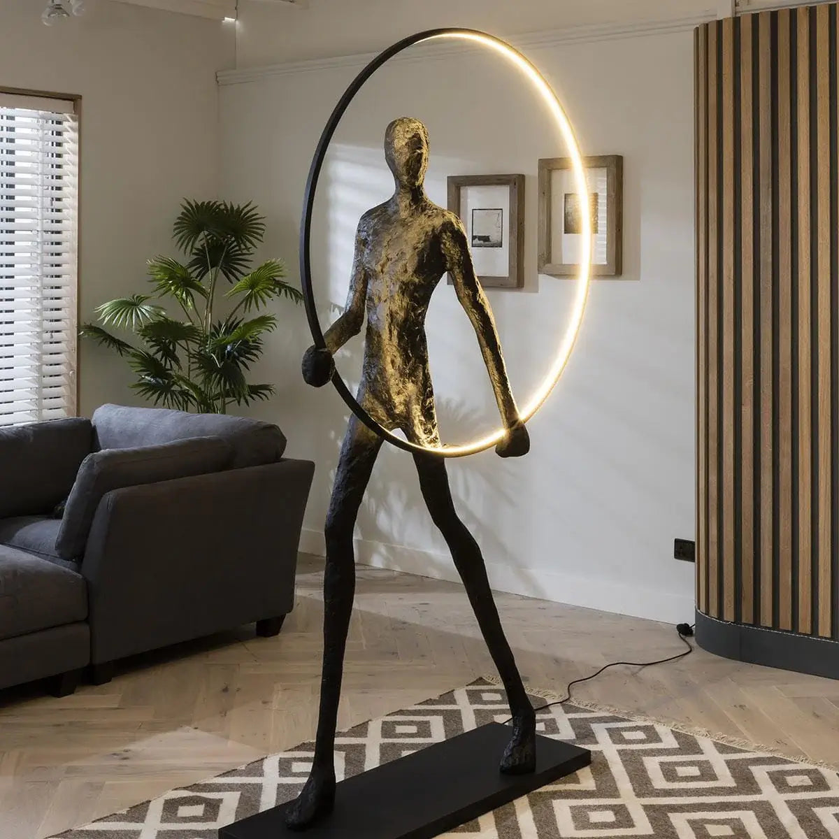 Aeon Sculpture Characters Floor Lamp - Nuvé