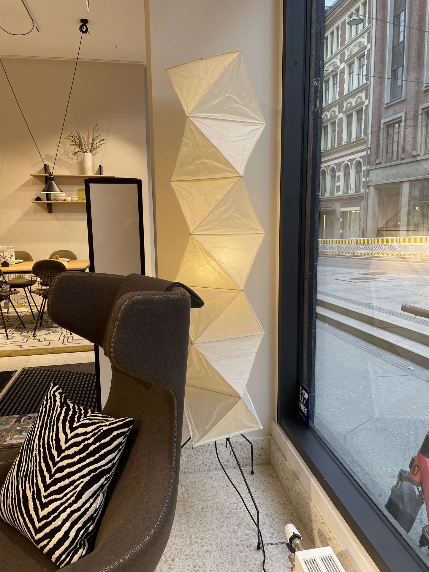 Akari UF4-L8 Floor Lamp - Nuvé