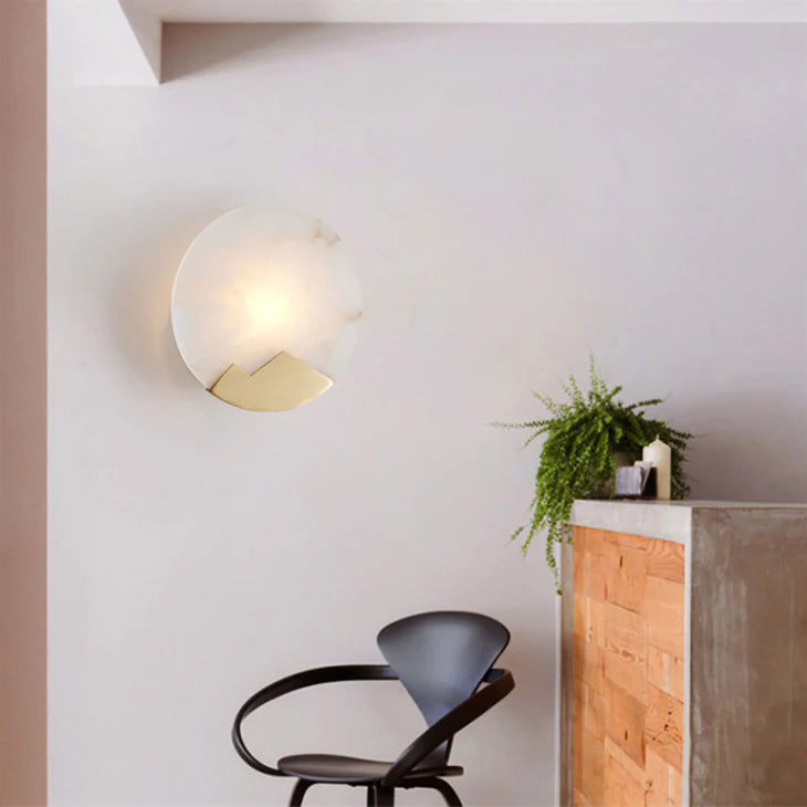 Alabaster Brass Wall Light - Nuvé