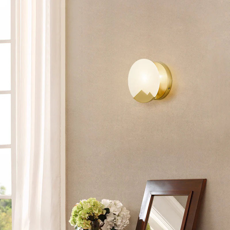 Alabaster Brass Wall Light - Nuvé