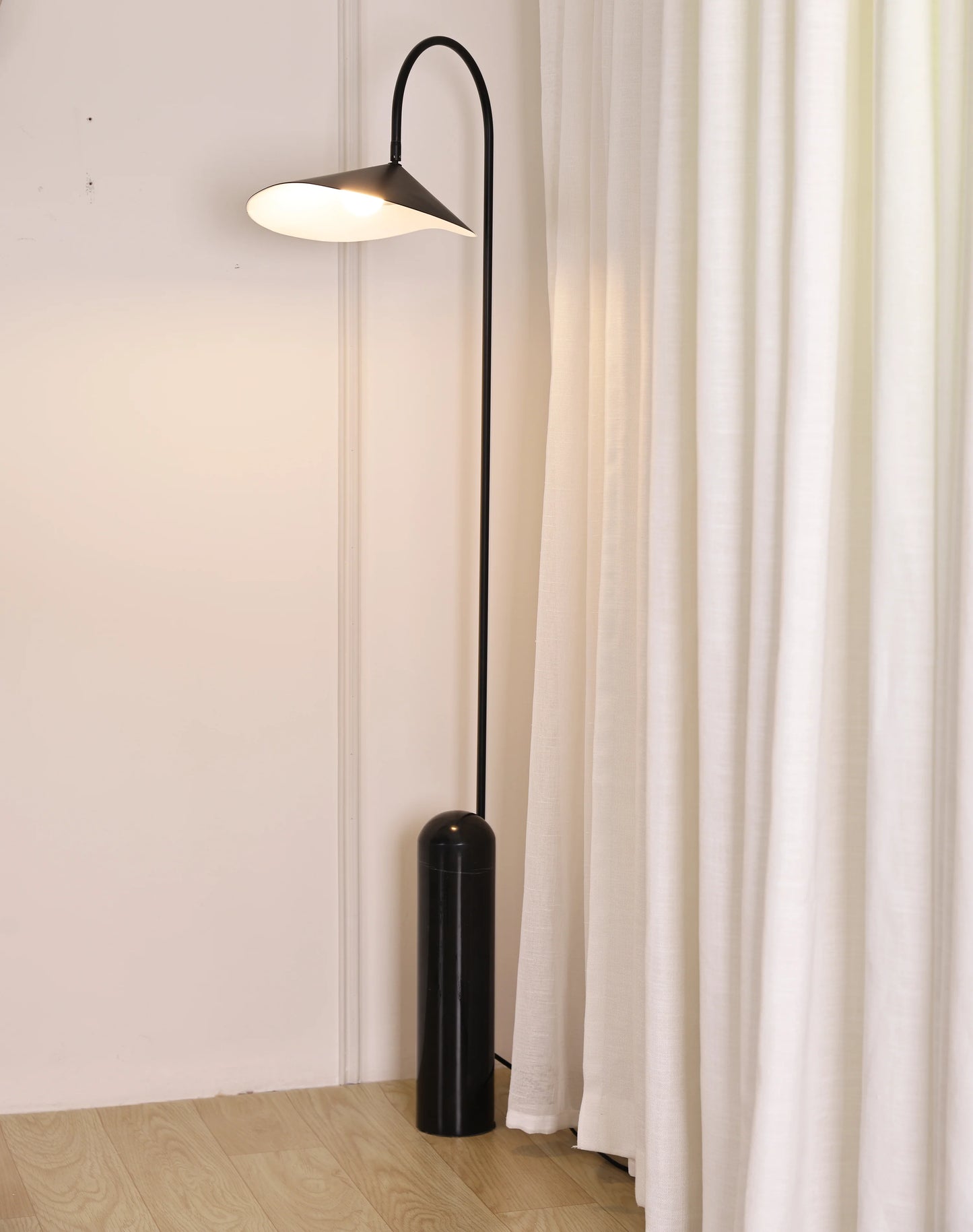 Arum Marble Floor Lamp - Nuvé