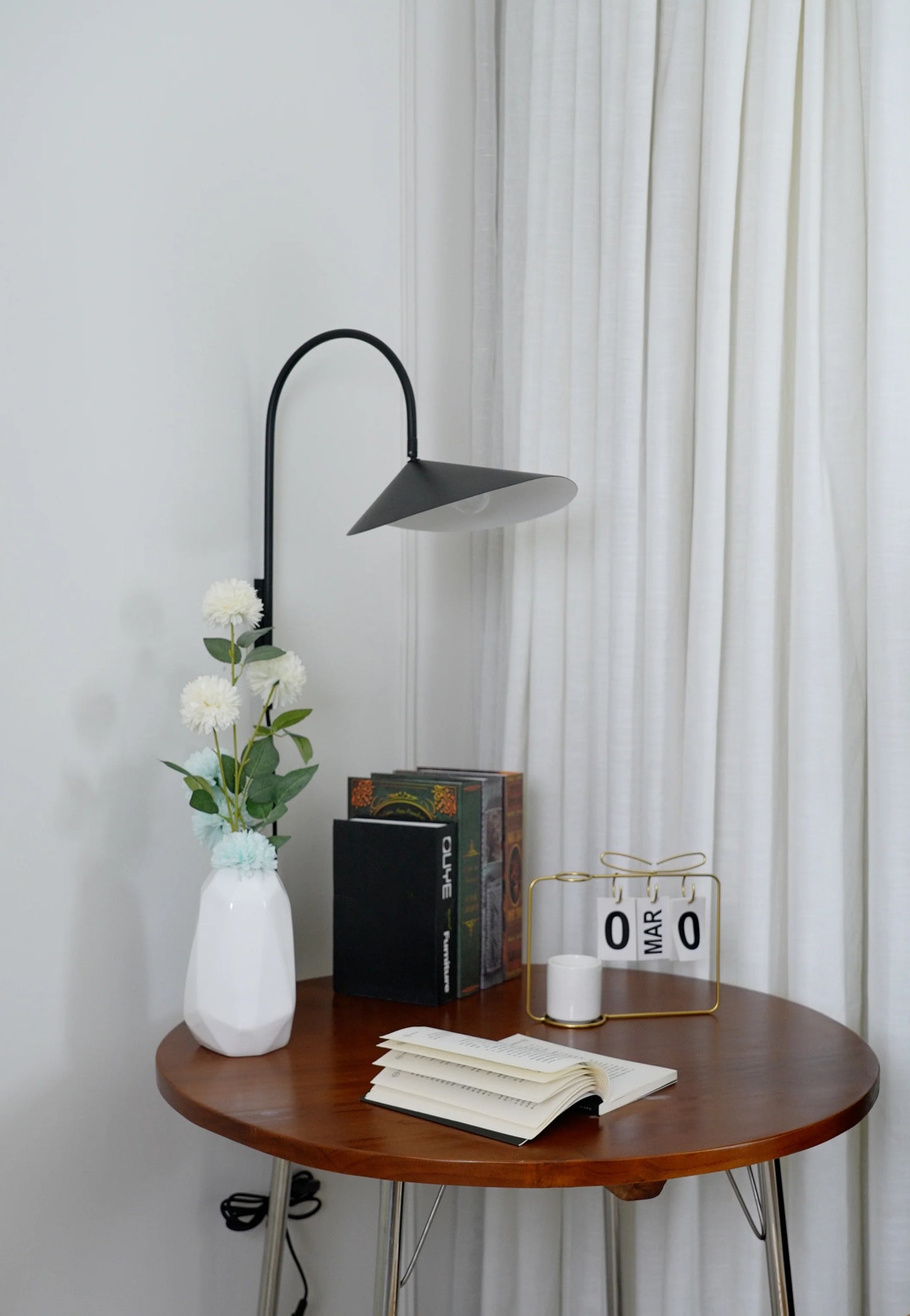 Arum Swivel Wall Lamp - Nuvé