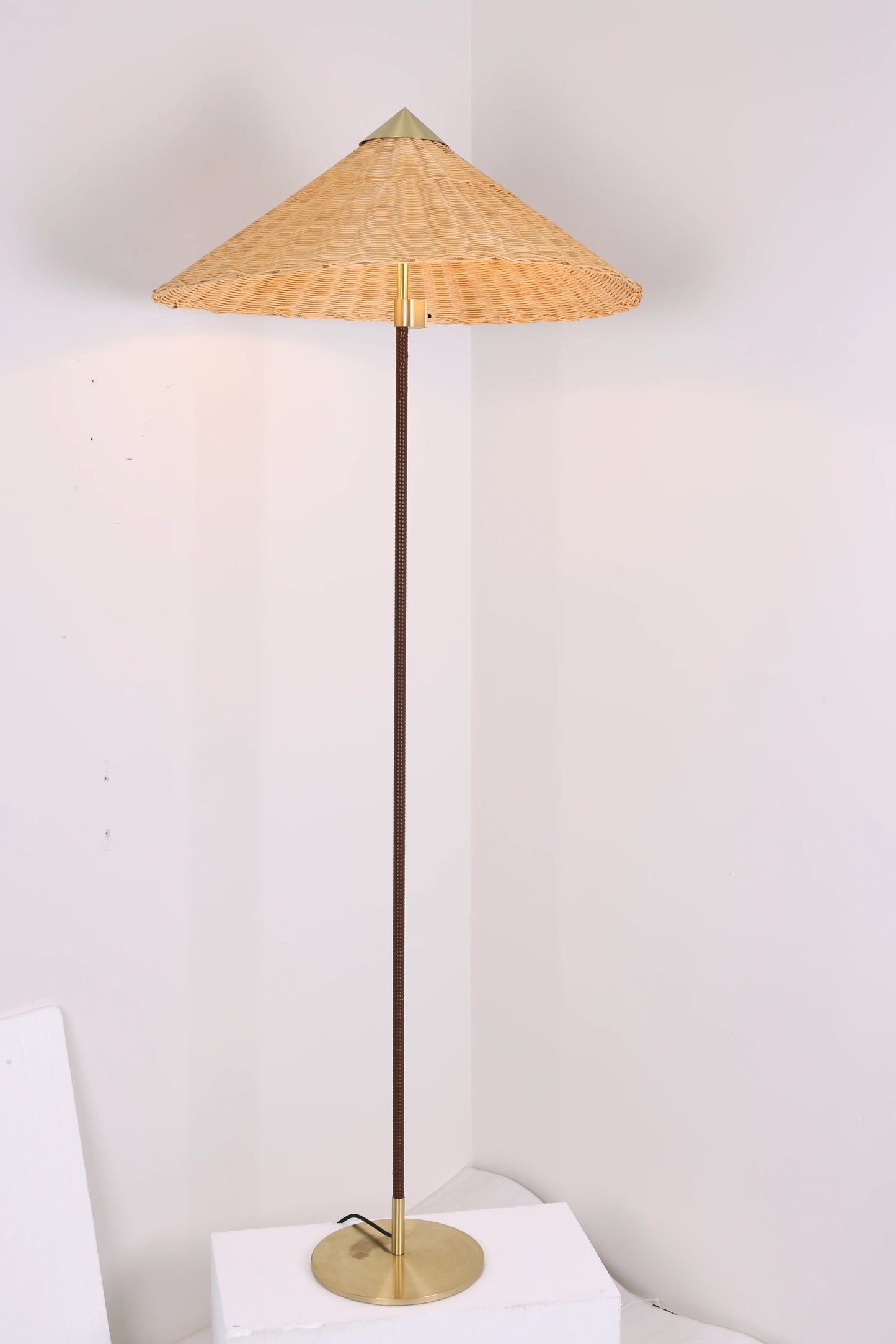 Bamboo Hat Floor Lamp - Nuvé