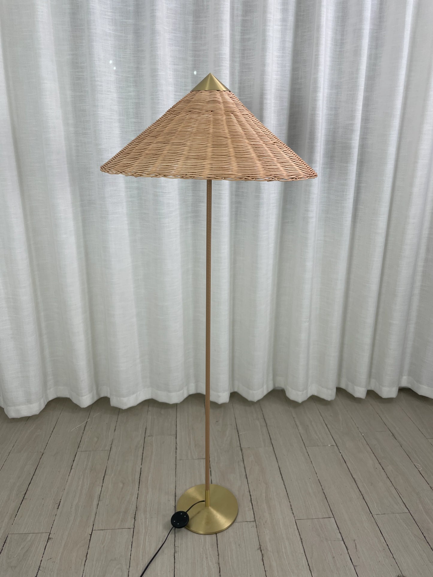 Bamboo Hat Floor Lamp - Nuvé