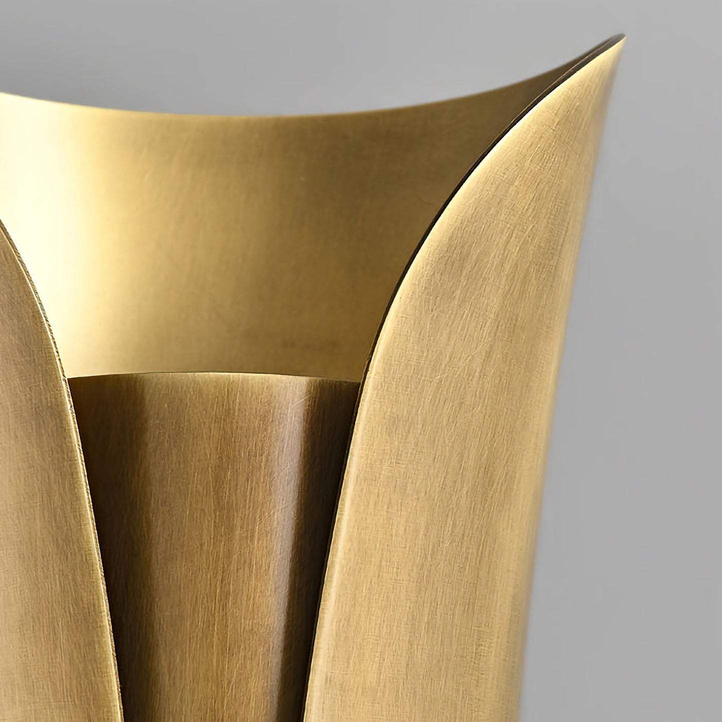 Bronze Modern Wall Lamp - Nuvé
