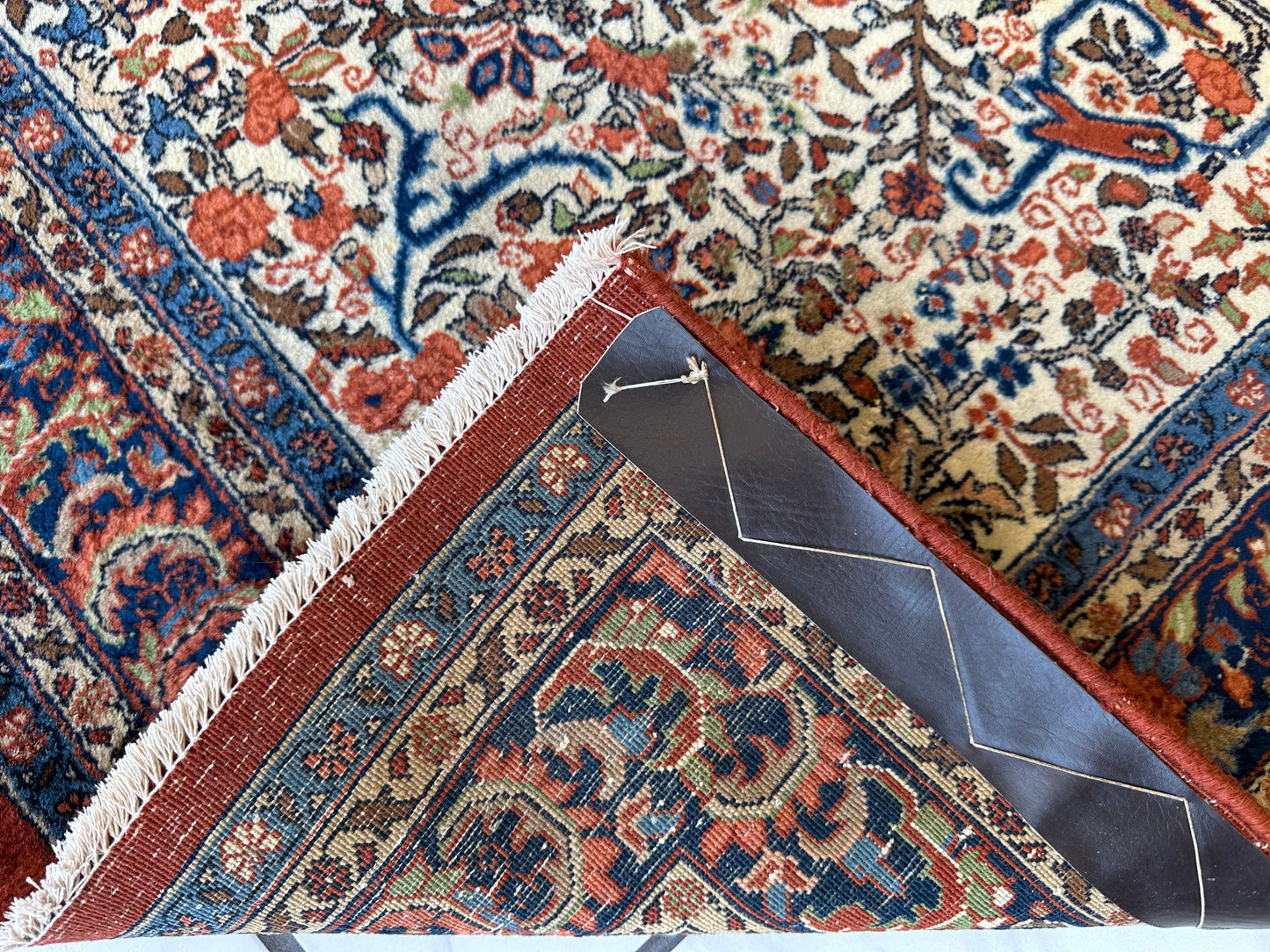 Vintage Persian Sarouk Wool Rug – 4’4” x 6’6” – Hand-Knotted Floral Medallion Design - Nuvé