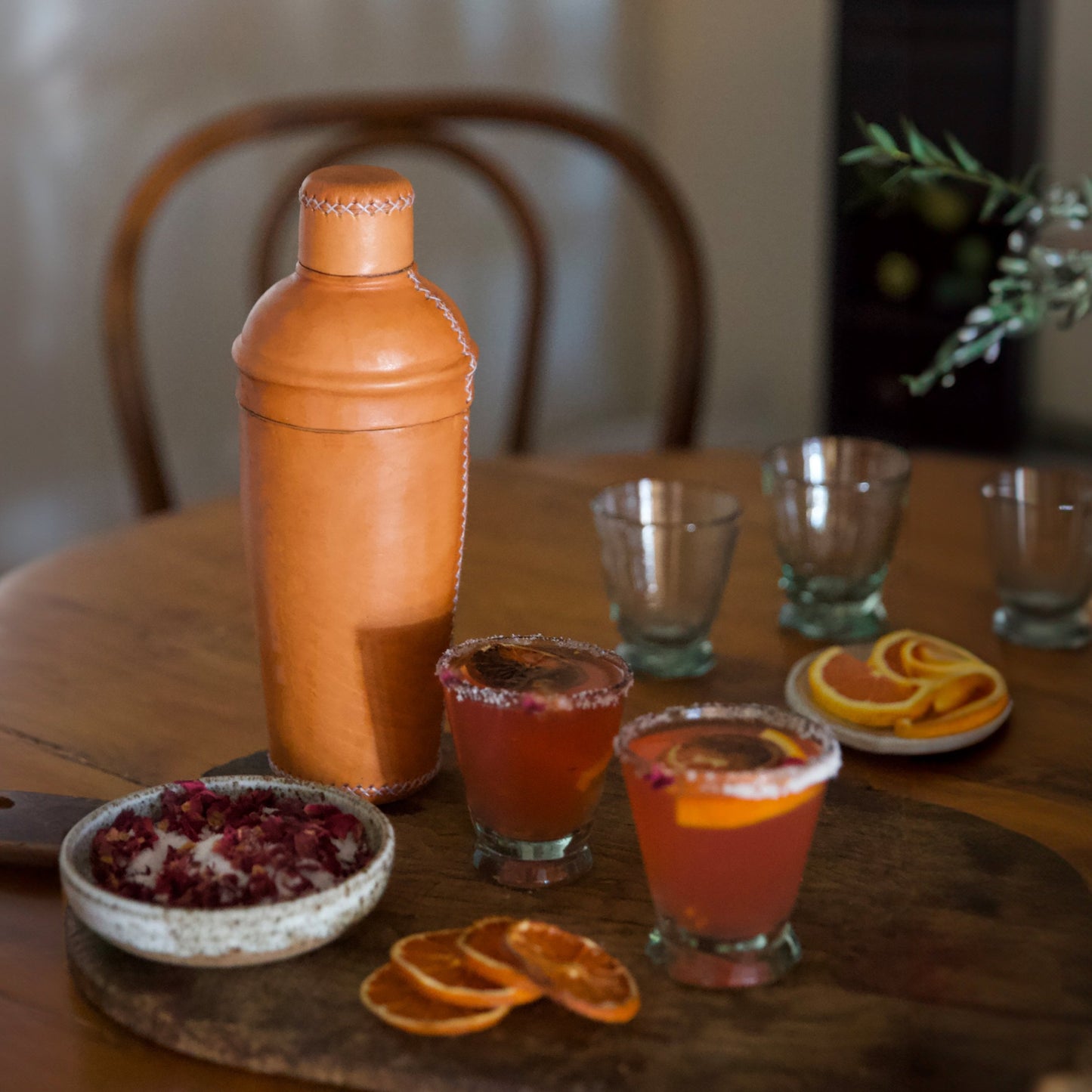 Coctelera | Leather Cocktail Shaker + Jigger - Nuvé