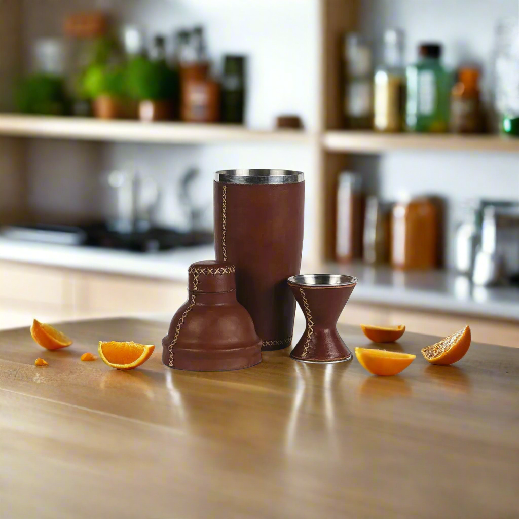 Coctelera | Leather Cocktail Shaker + Jigger - Nuvé