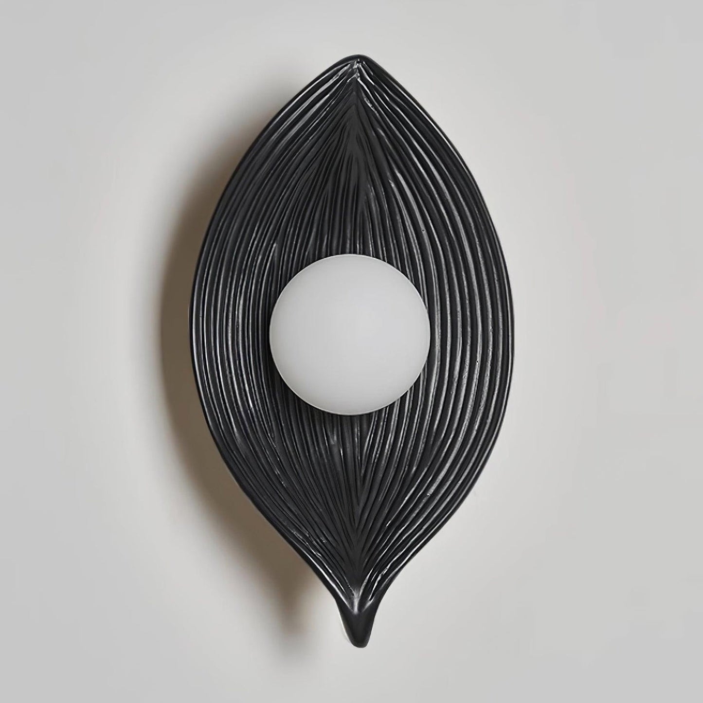 Contemporary Nordic Leaf Resin Wall Lamp - Nuvé