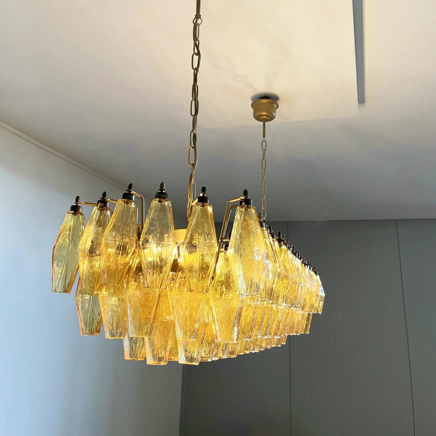 Elegant Amber Murano Poliedri Chandelier - Nuvé