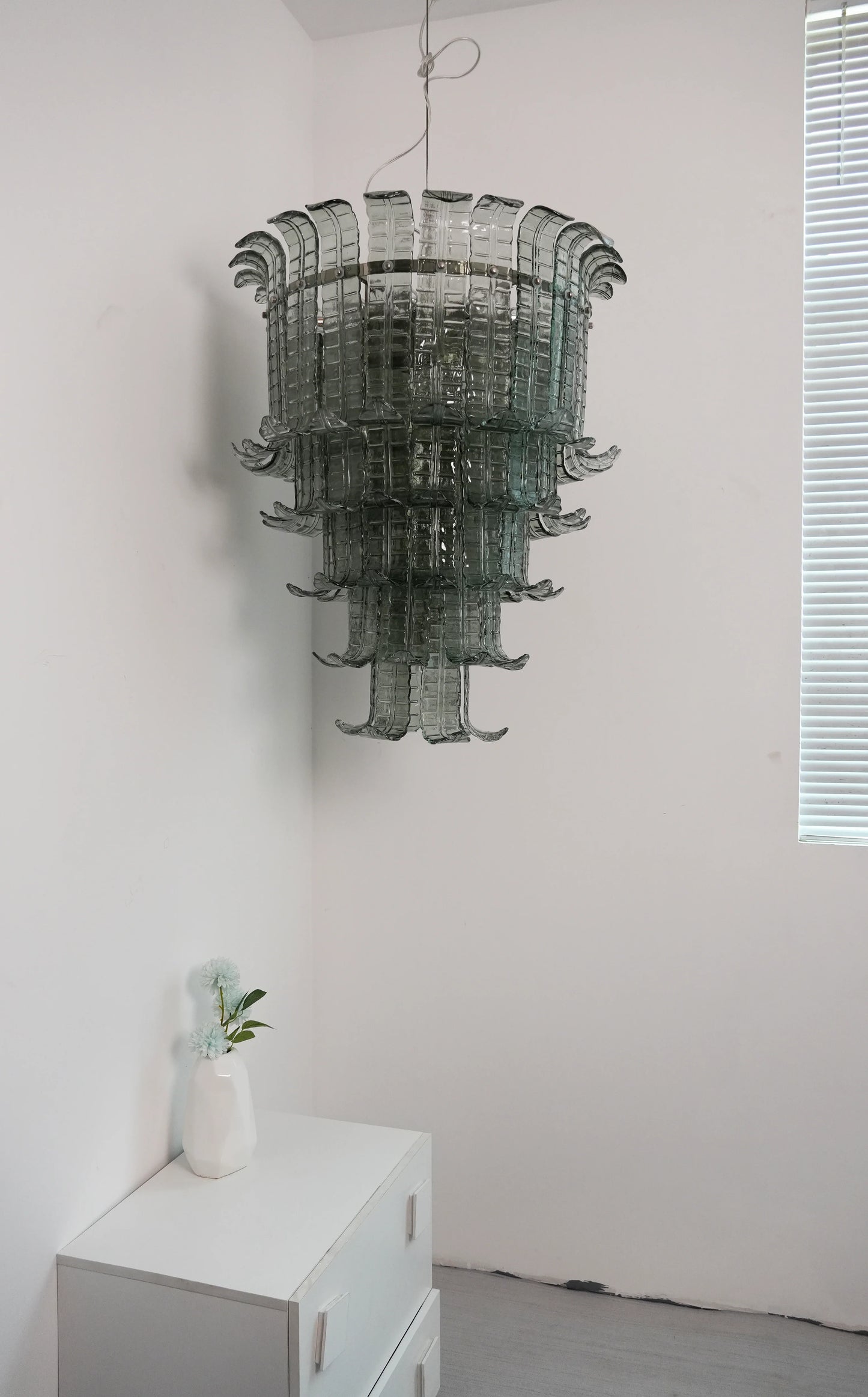 Elegant Leaf-Shaped Murano Glass Chandelier - Nuvé