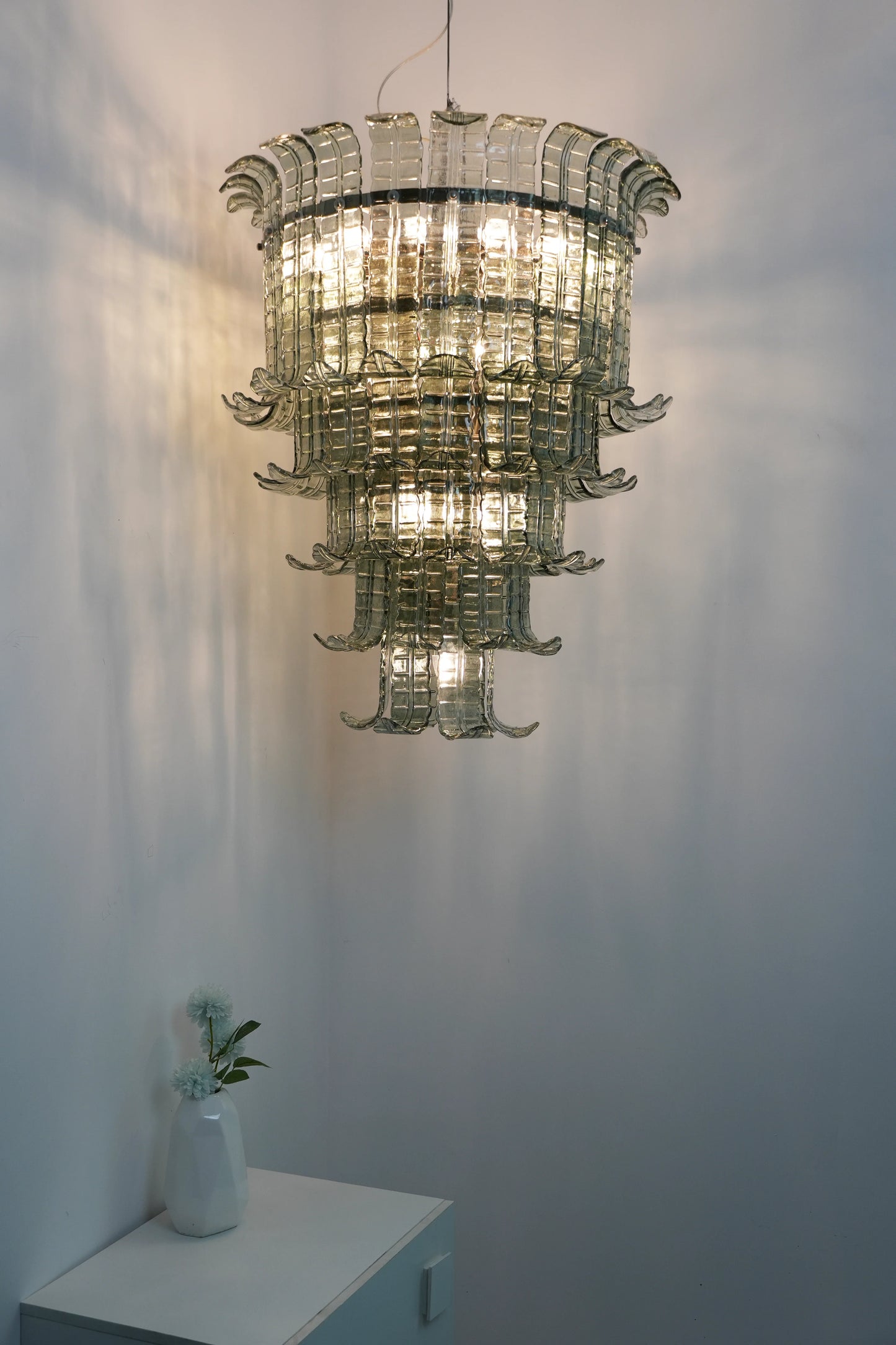 Elegant Leaf-Shaped Murano Glass Chandelier - Nuvé