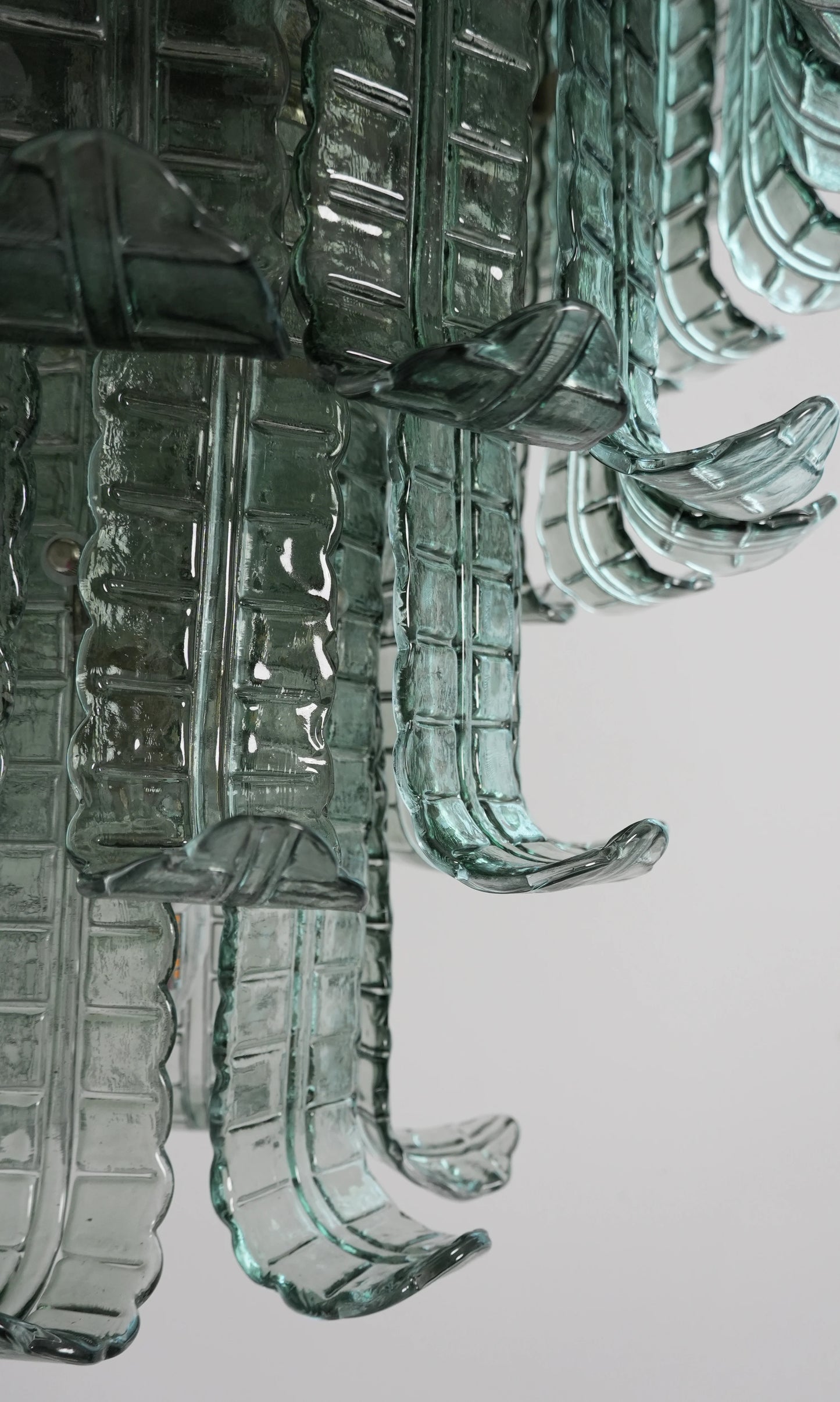 Elegant Leaf-Shaped Murano Glass Chandelier - Nuvé