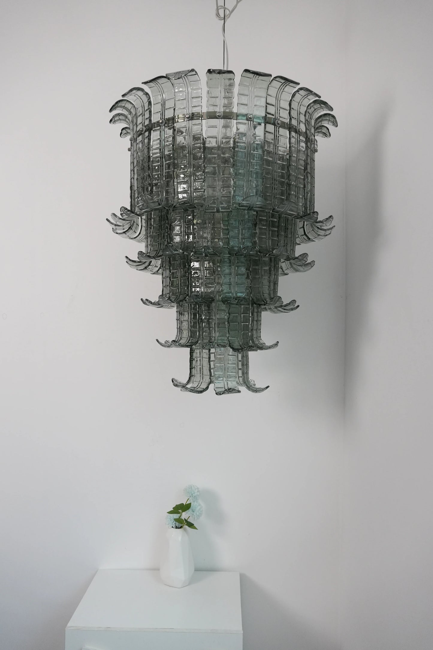 Elegant Leaf-Shaped Murano Glass Chandelier - Nuvé