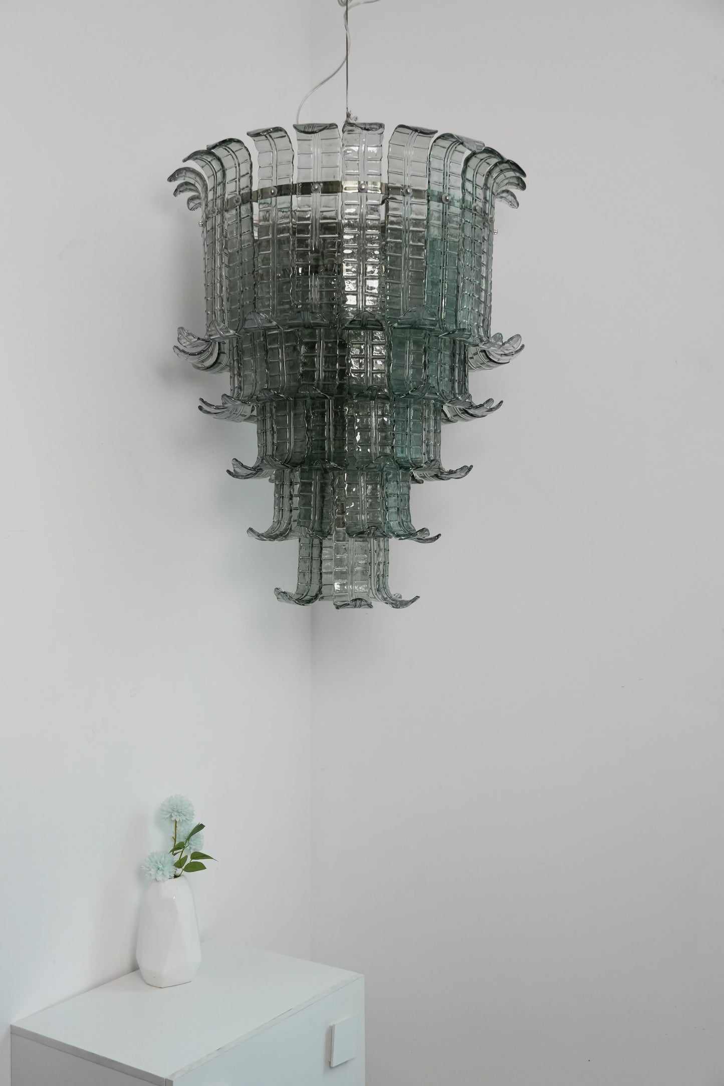 Elegant Leaf-Shaped Murano Glass Chandelier - Nuvé