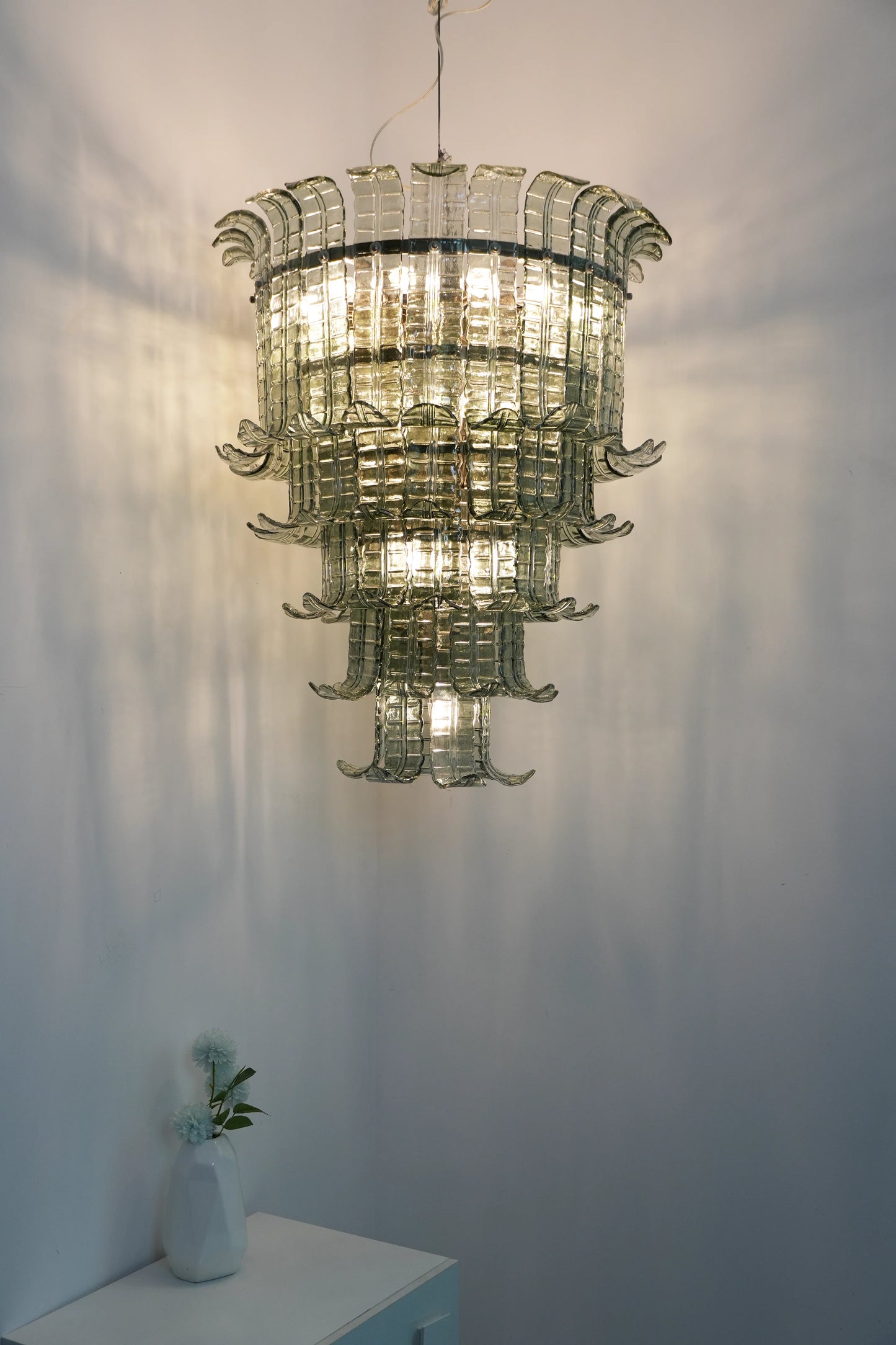 Elegant Leaf-Shaped Murano Glass Chandelier - Nuvé