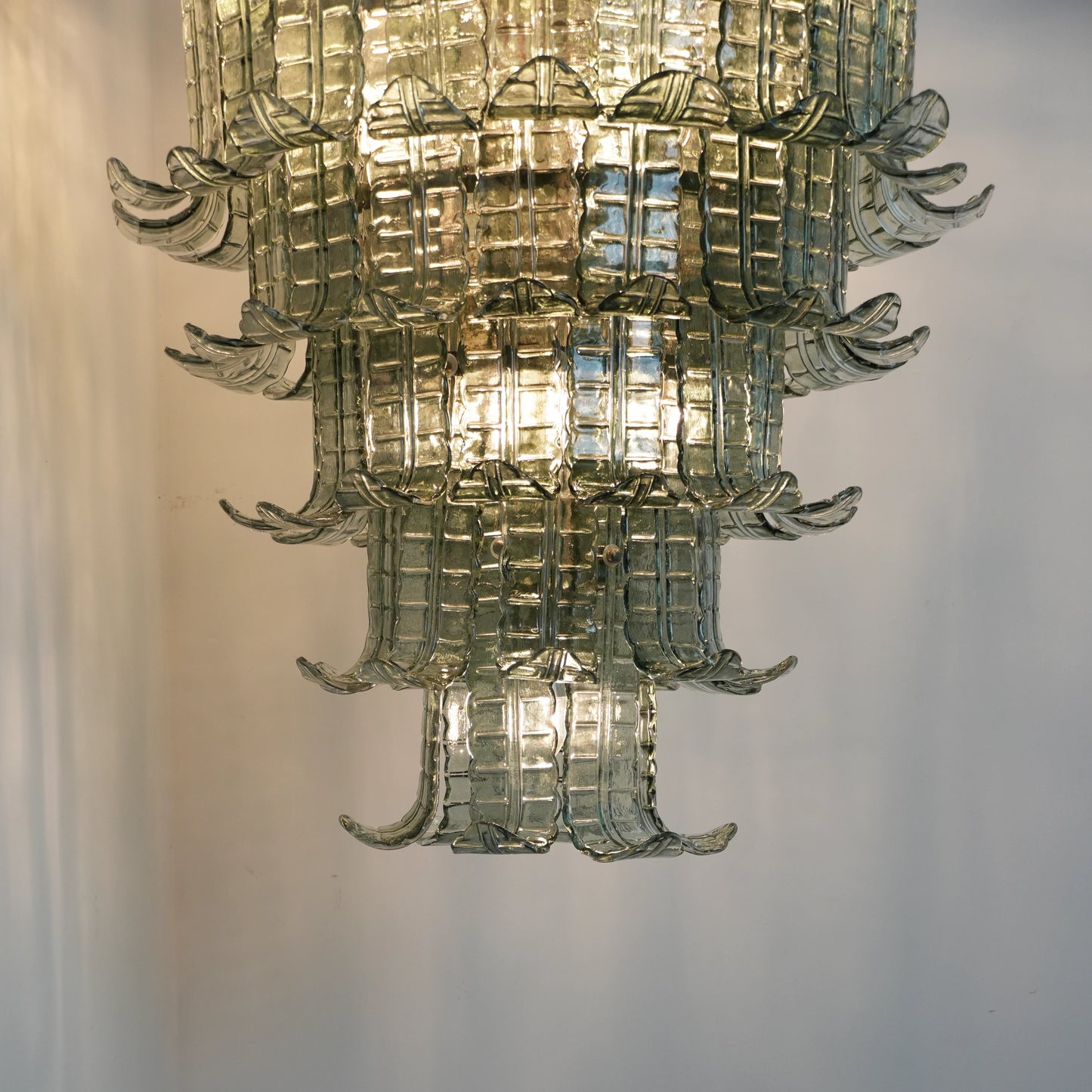 Elegant Leaf-Shaped Murano Glass Chandelier - Nuvé