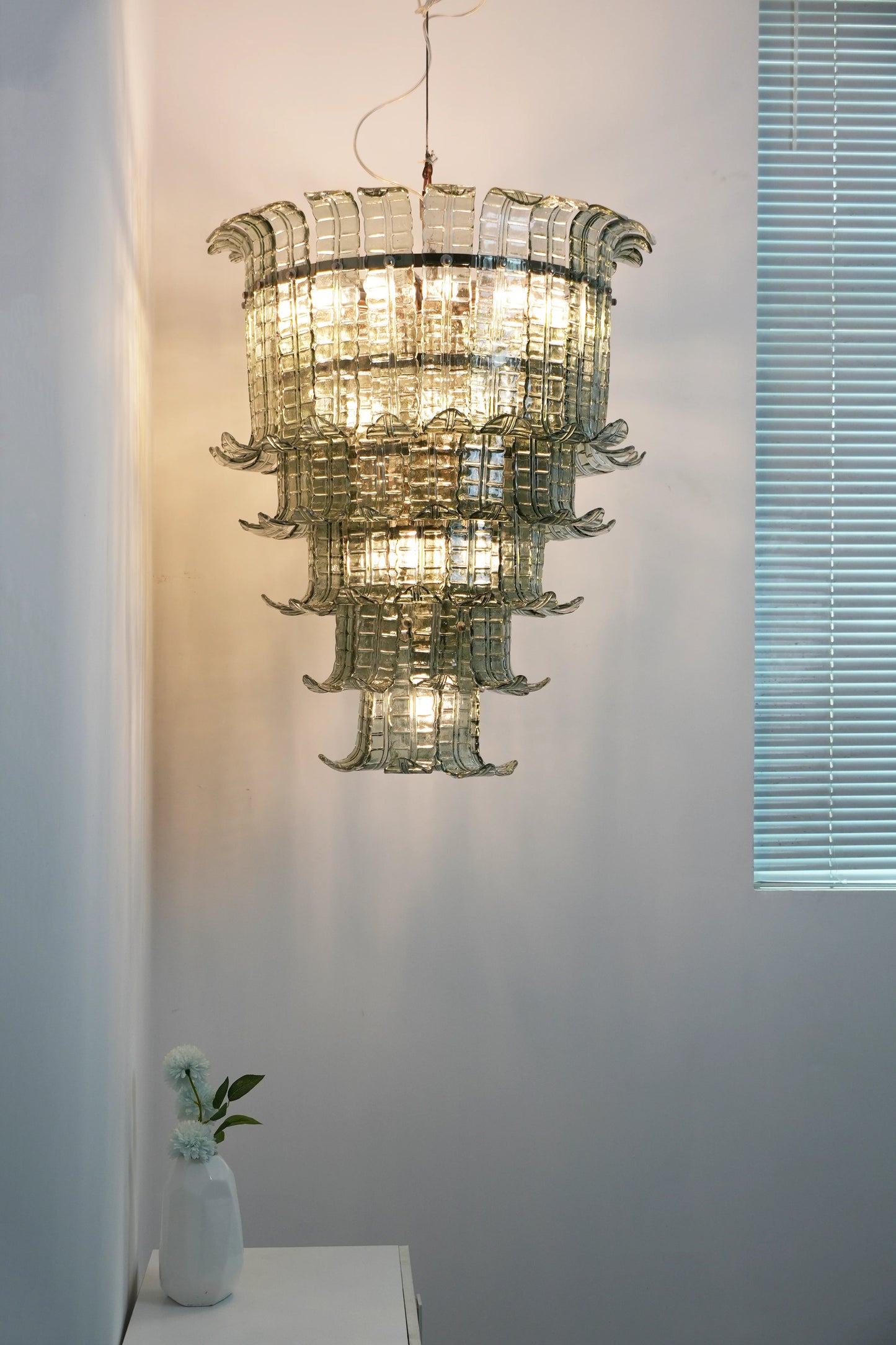 Elegant Leaf-Shaped Murano Glass Chandelier - Nuvé