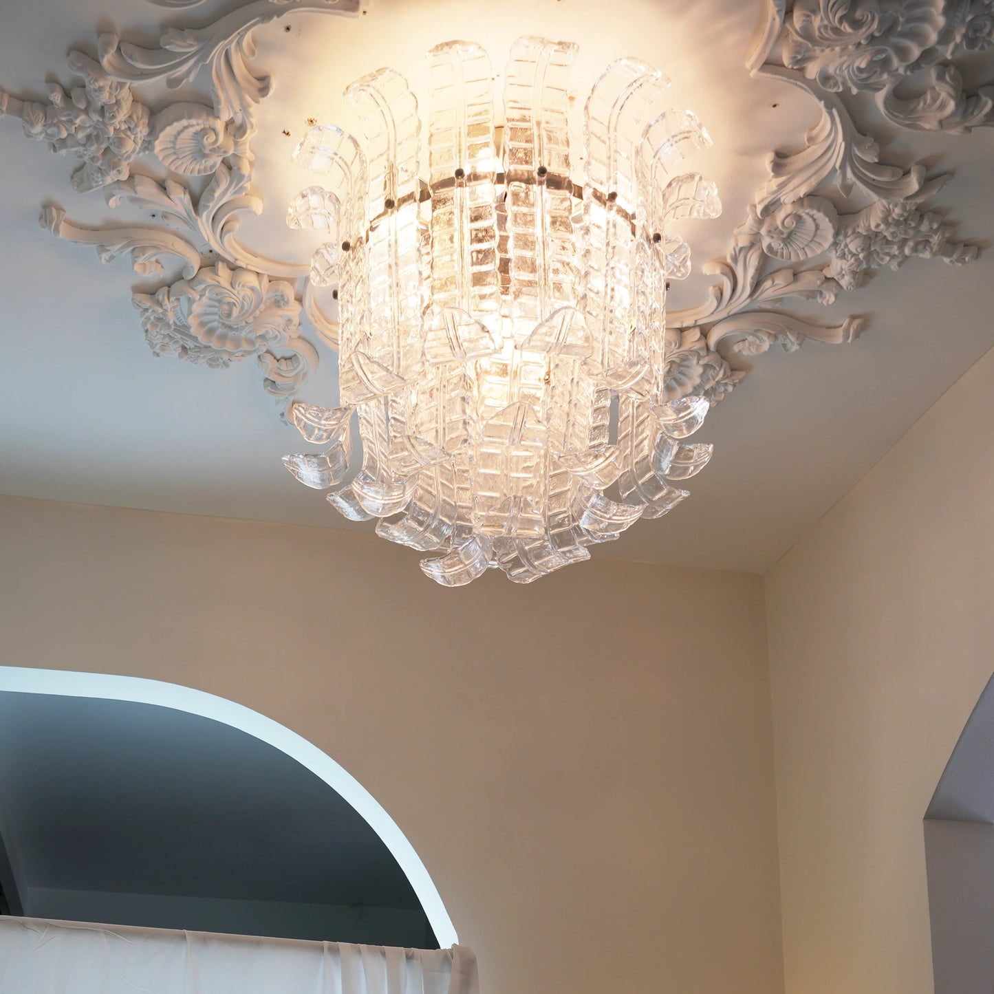 Elegant Murano Leaf Shaped Ceiling Lamp - Nuvé